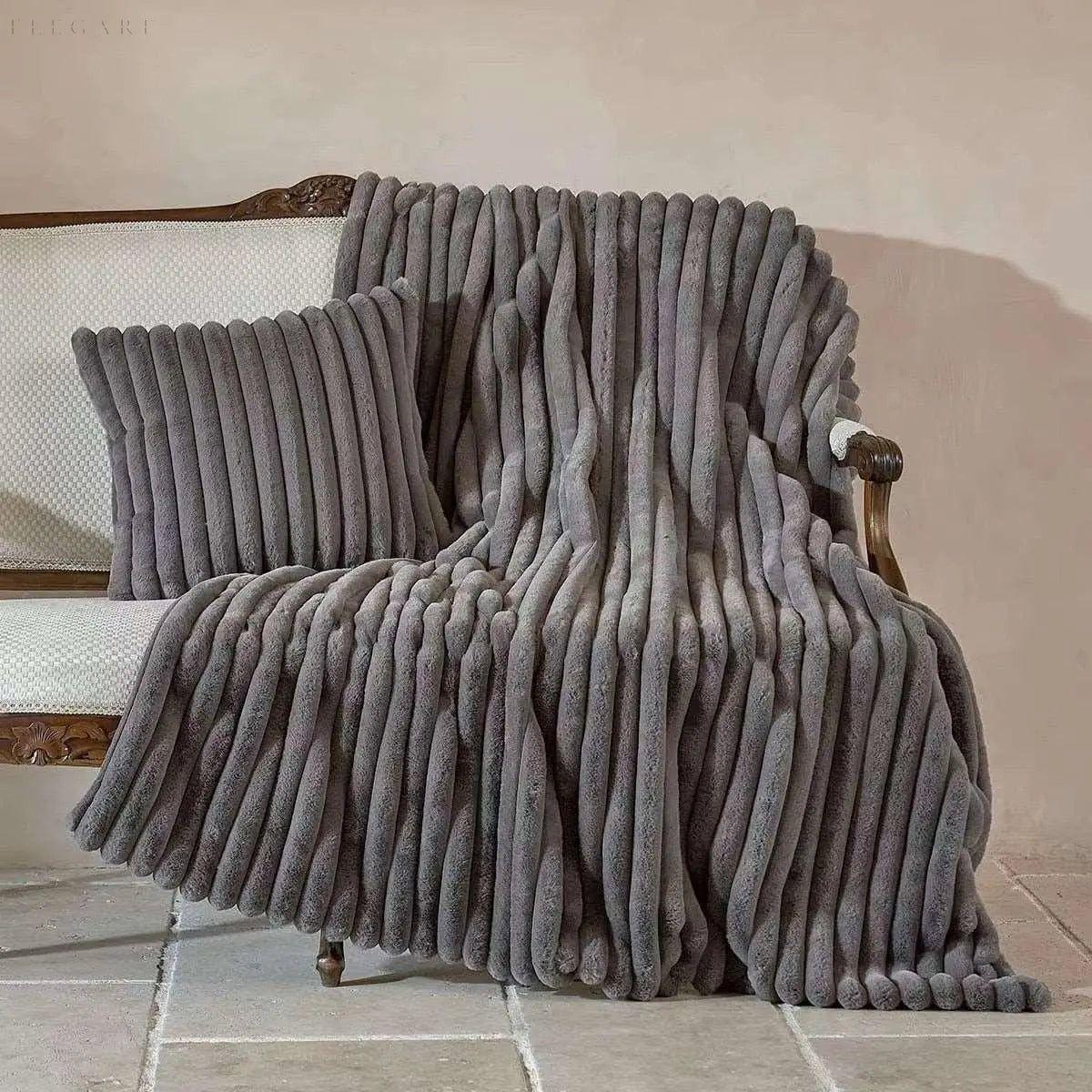 Luksus Nordisk Plaid Fremstillet af Polyester – Varme, Komfort og Stressaflastning i Forskellige Størrelser Beddengoed SUNA Mørkegrå 100x150 cm