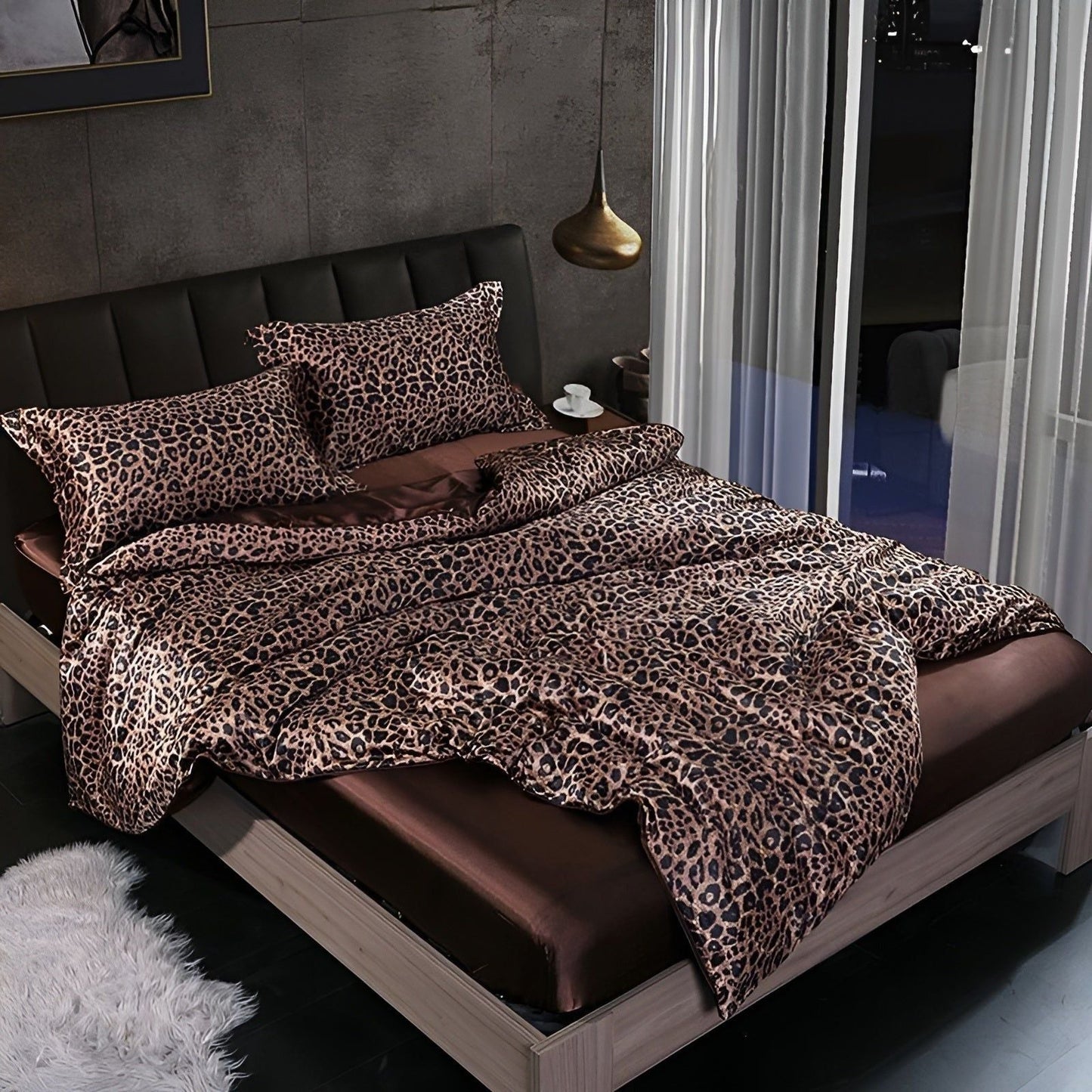 Luksuriøst Satin Sengetøj Sæt – 1 Flad Lagen, 1 Sengetæppe, 2 Pudevar til Elegant Søvn og Kølende Komfort Bedding SUNA Leopard 120x200cm 4-delt sæt Udstyret