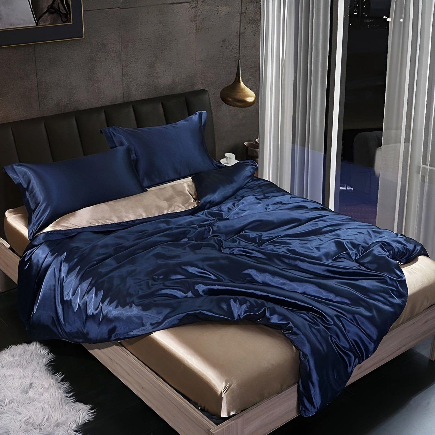 Luksuriøst Satin Sengetøj Sæt – 1 Flad Lagen, 1 Sengetæppe, 2 Pudevar til Elegant Søvn og Kølende Komfort Bedding SUNA Kongeblå 120x200cm 4-delt sæt Udstyret