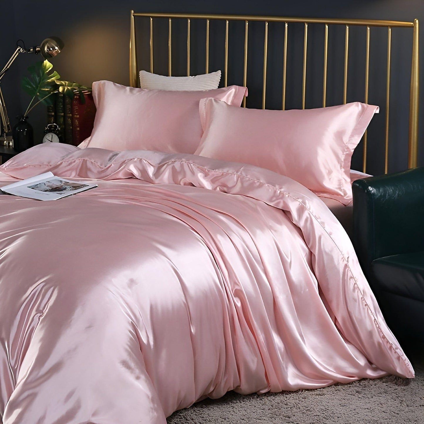 Luksuriøst Satin Sengetøj Sæt – 1 Flad Lagen, 1 Sengetæppe, 2 Pudevar til Elegant Søvn og Kølende Komfort Bedding SUNA