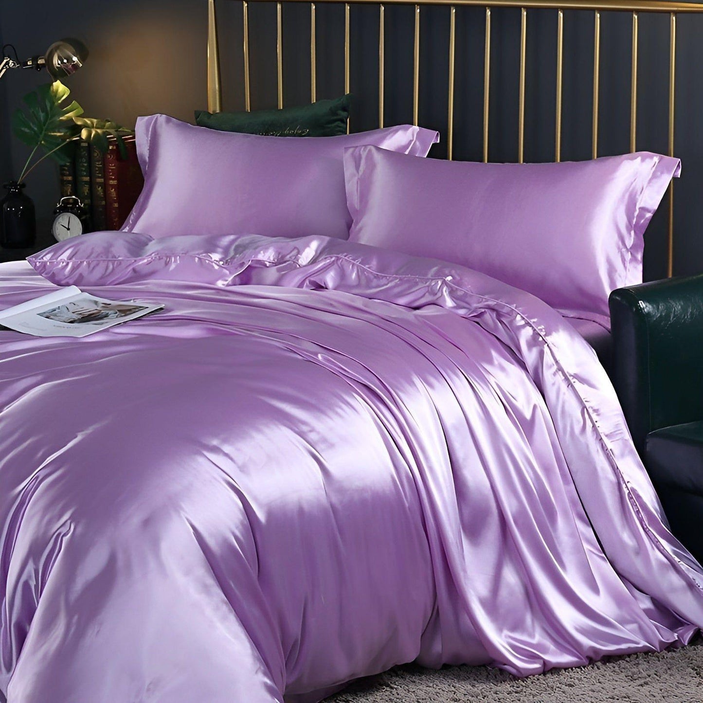 Luksuriøst Satin Sengetøj Sæt – 1 Flad Lagen, 1 Sengetæppe, 2 Pudevar til Elegant Søvn og Kølende Komfort Bedding SUNA