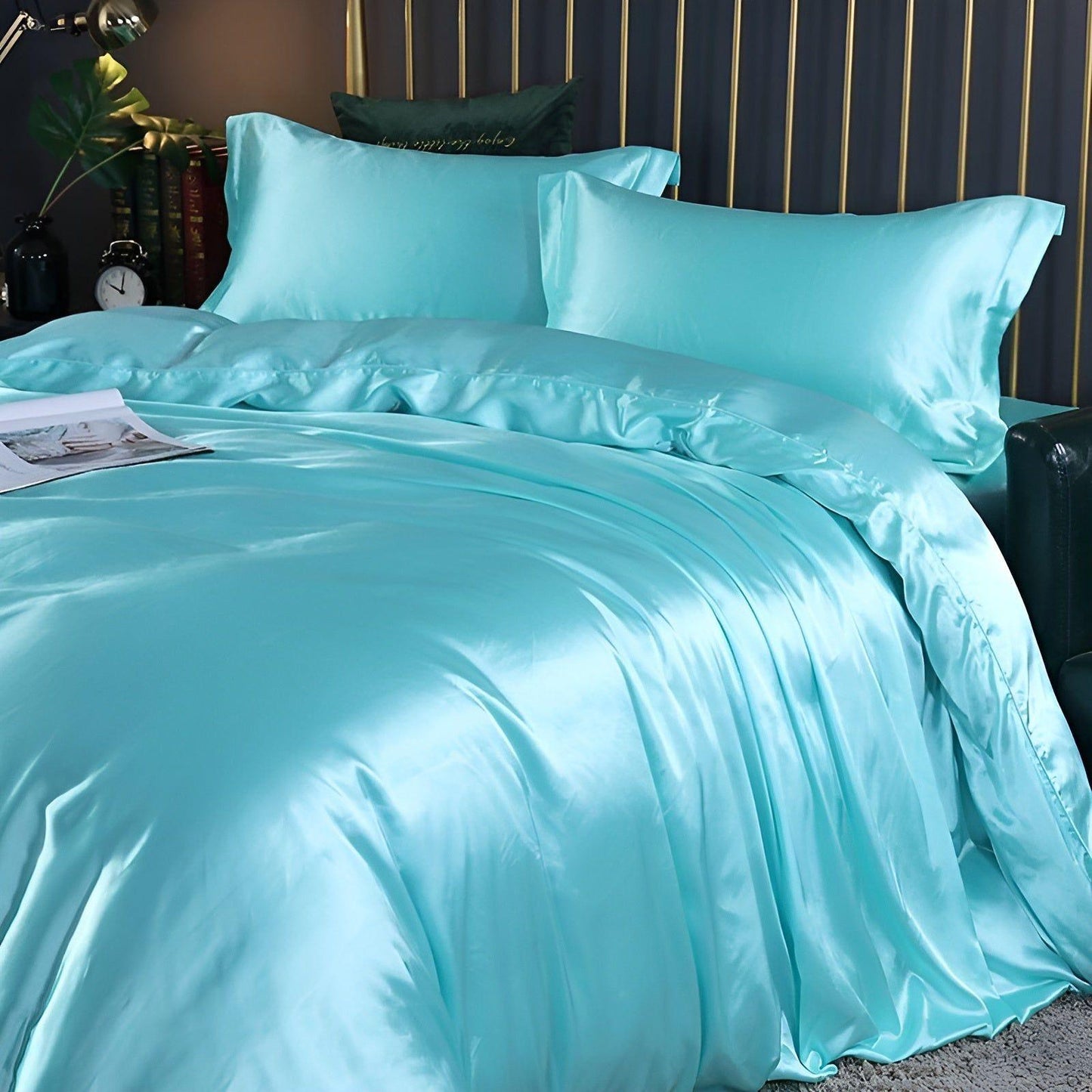 Luksuriøst Satin Sengetøj Sæt – 1 Flad Lagen, 1 Sengetæppe, 2 Pudevar til Elegant Søvn og Kølende Komfort Bedding SUNA Himmelblå 120x200cm 4-delt sæt Udstyret