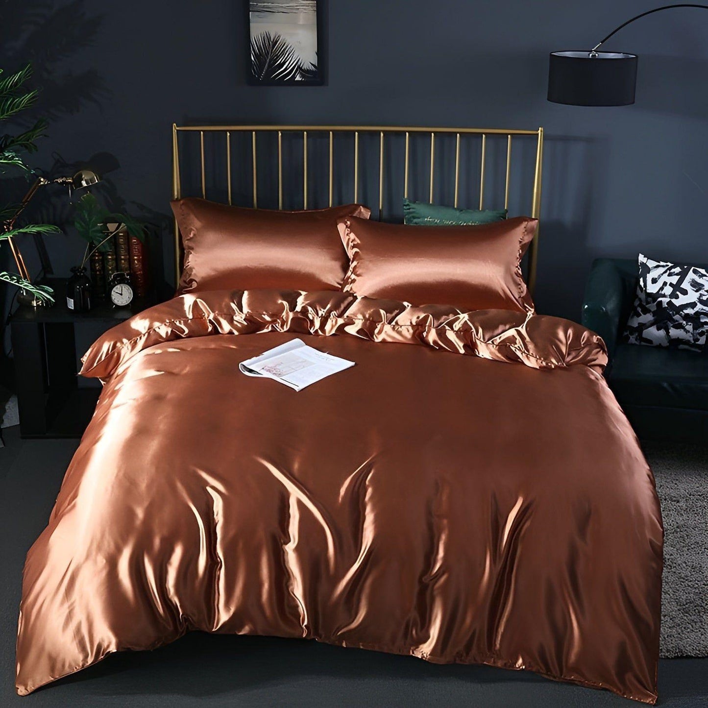 Luksuriøst Satin Sengetøj Sæt – 1 Flad Lagen, 1 Sengetæppe, 2 Pudevar til Elegant Søvn og Kølende Komfort Bedding SUNA Metalbrun 120x200cm 4-delt sæt Udstyret