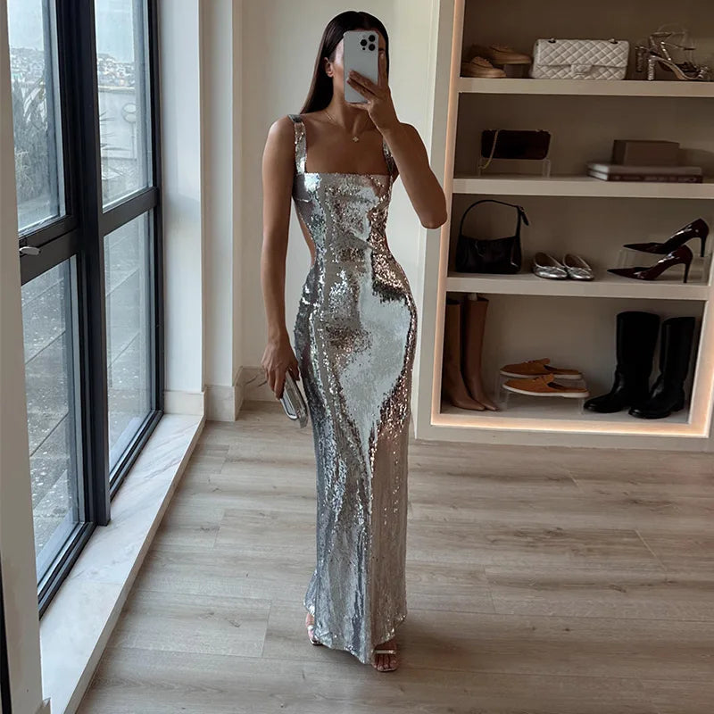 SUNA Shay Paillet Cut Out Maxi Kjole – Elegant Og Komfortabel Bodycon Pasform - Paillet Kjole, Maxi Kjole, Festsæson Sølv