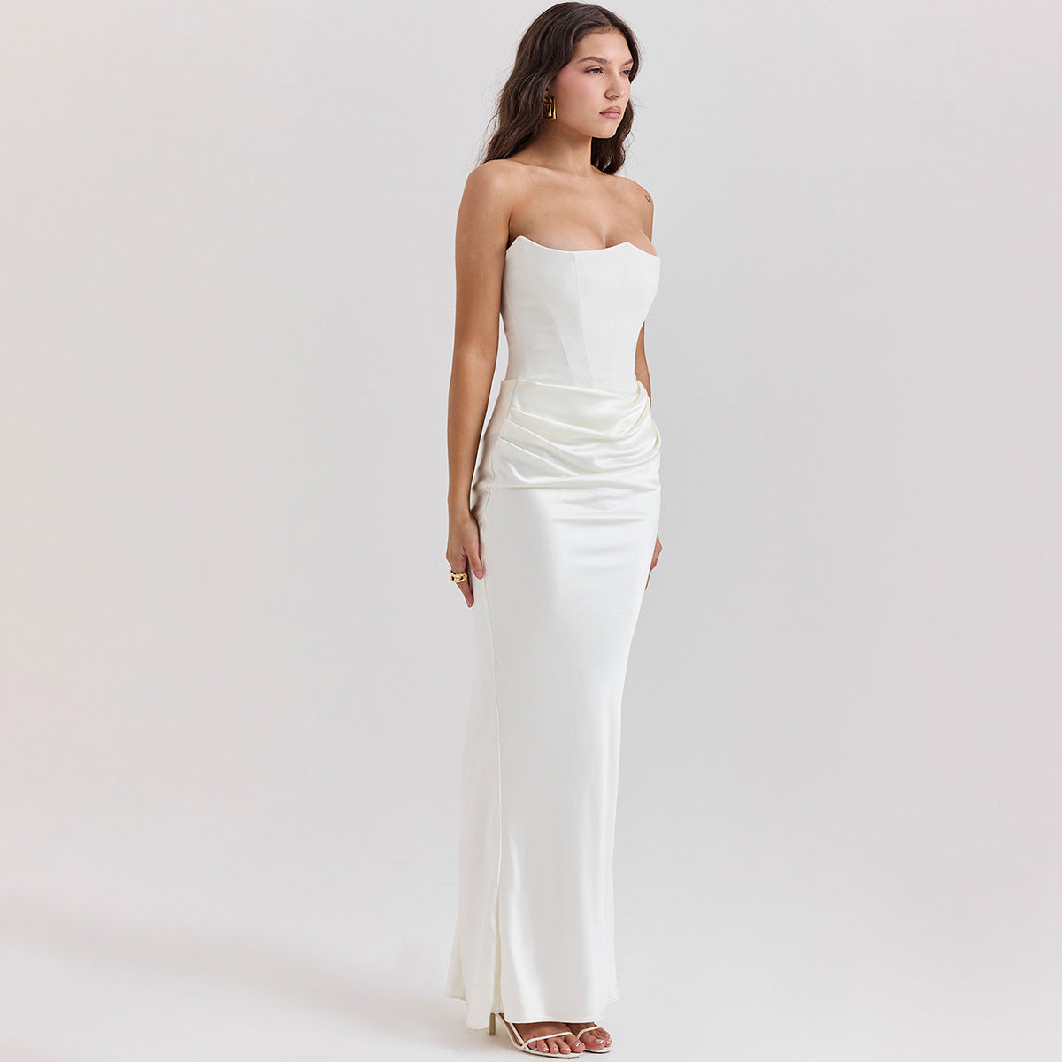 SUNA Phantom Maxi Kjole - Elegant Sort Kjole til Aftenbrug