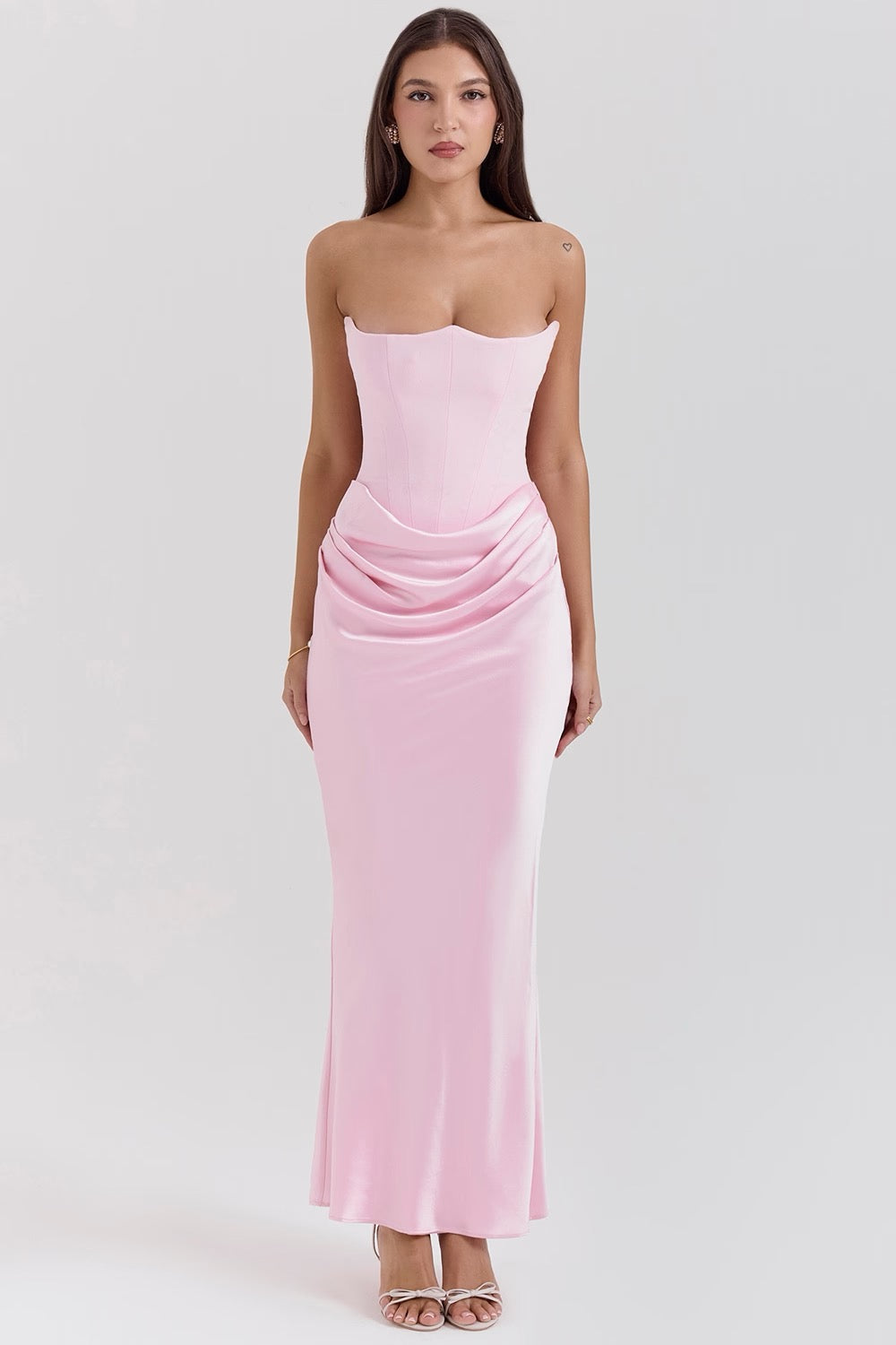 SUNA Mia Maxi Dress i Baby Pink og Brun til Enhver Anledning Babyroze