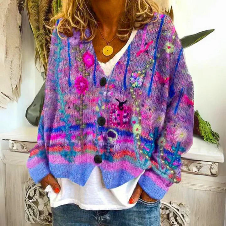 SUNA Dame Trøje – Mønstret Cardigan med Blomsterprint og Knaplukning Lilla