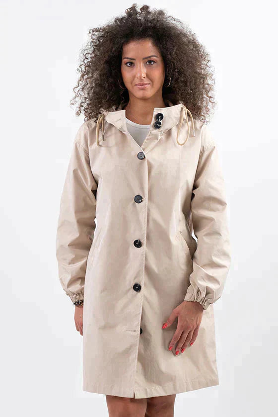 SUNA Dame Vinterregnjakke Med Knapper Og Vejrbestandigt Materiale Beige