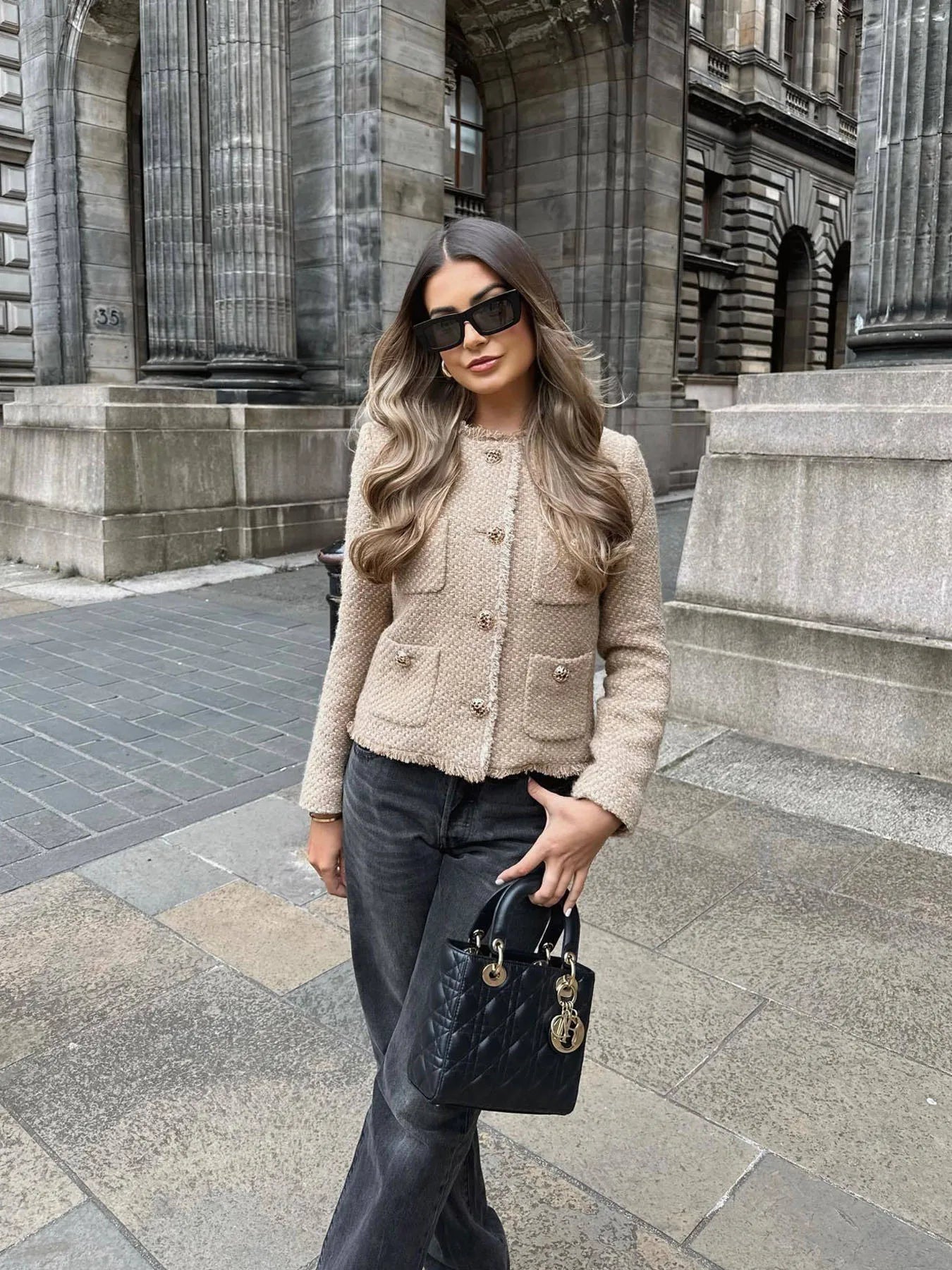 SUNA Elegant Tweed Jakke – Tidløs Stil Med Moderne Femininitet