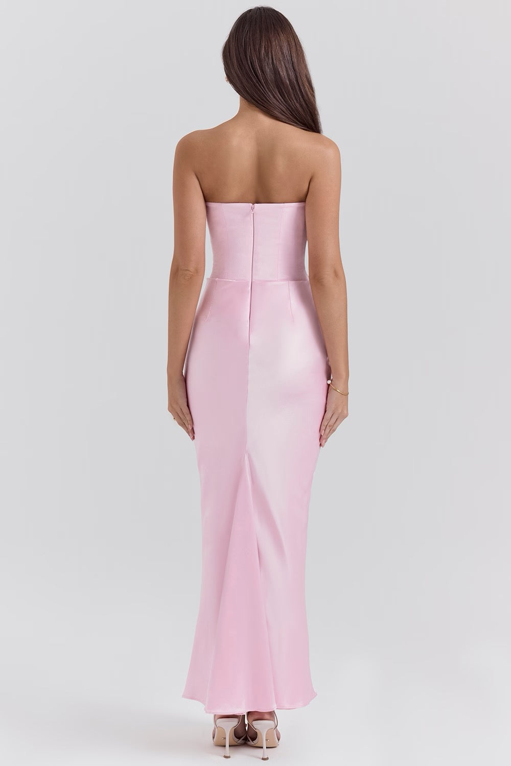 SUNA Mia Maxi Dress i Baby Pink og Brun til Enhver Anledning