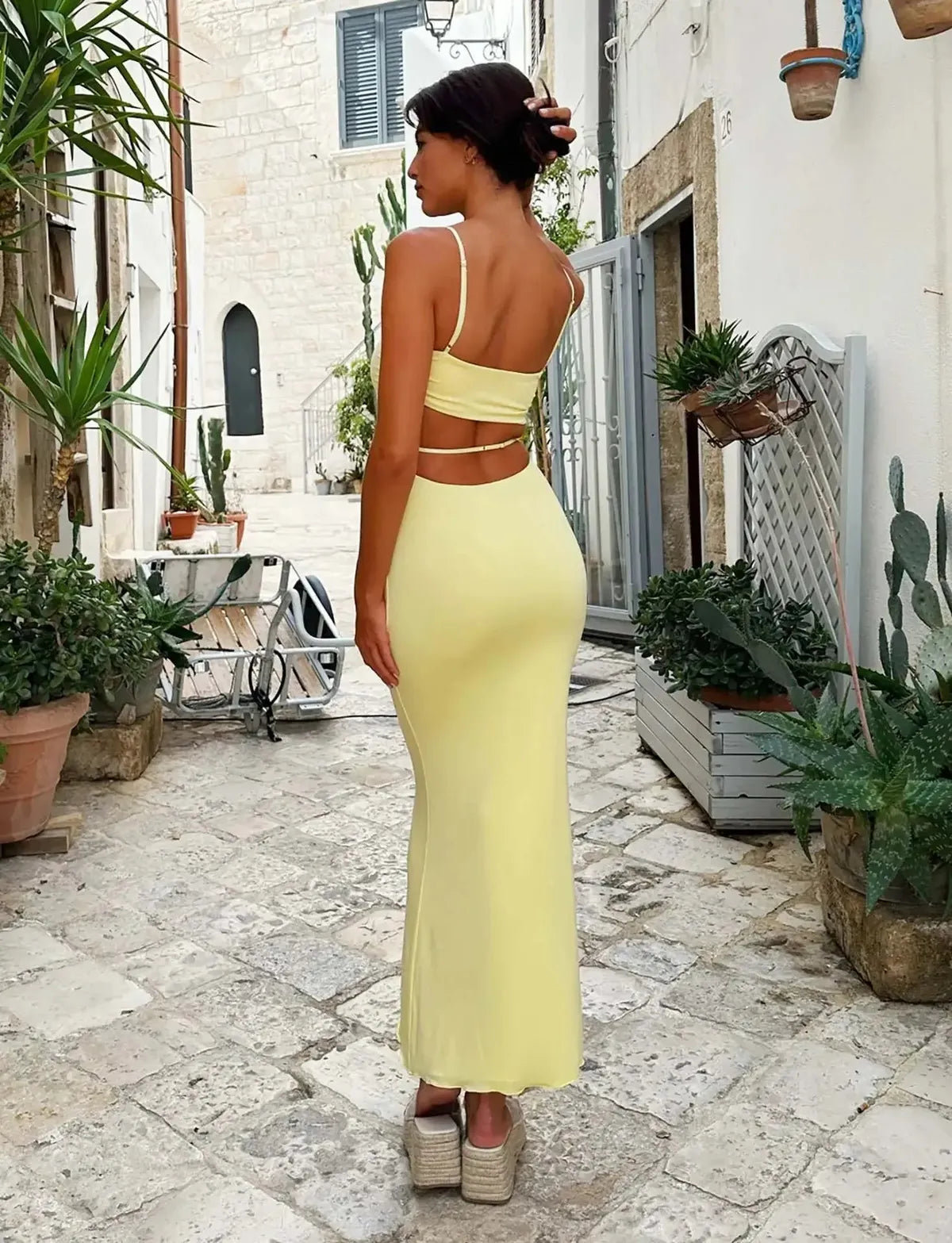 SUNA Bodycon Maxikjole – Rygløs Design - Sommerfester Aften