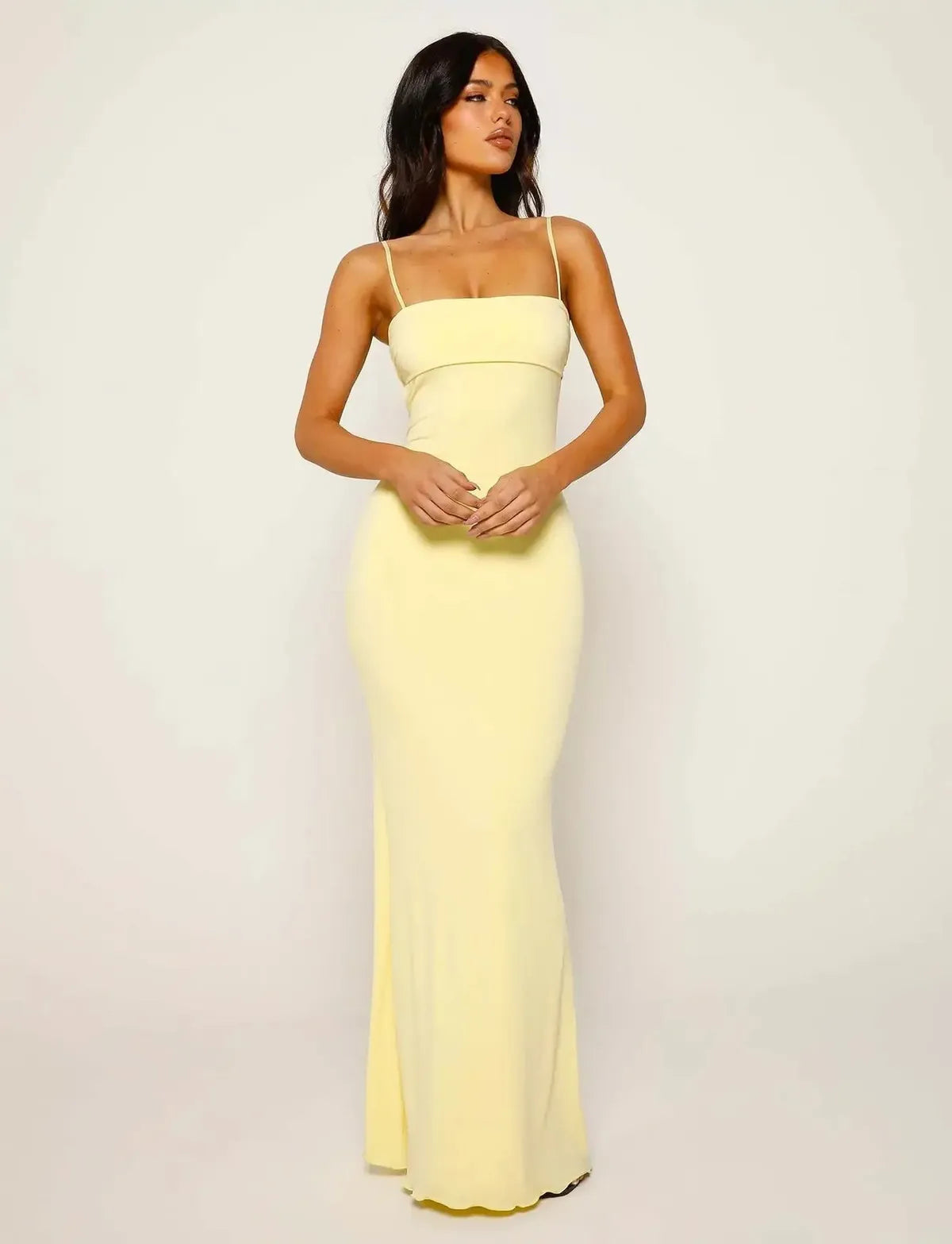 SUNA Bodycon Maxikjole – Rygløs Design - Sommerfester Aften Gul