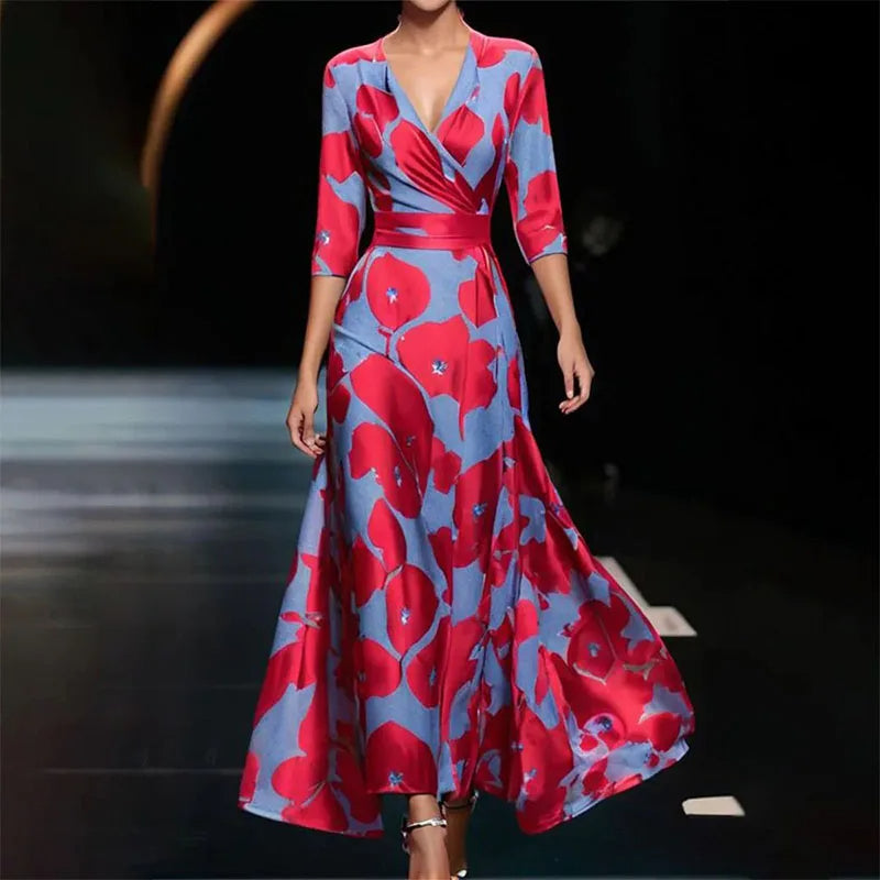 SUNA Cassidy Elegant Blomsterprint Maxikjole Flatterende Talje