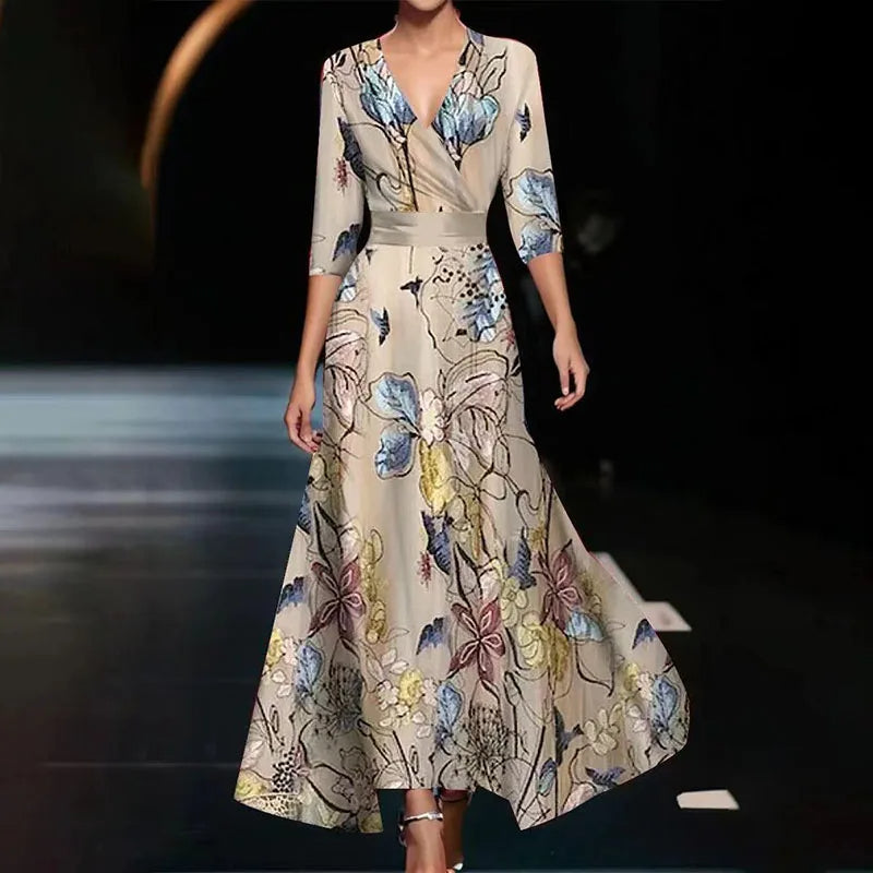 SUNA Cassidy Elegant Blomsterprint Maxikjole Flatterende Talje Champagne