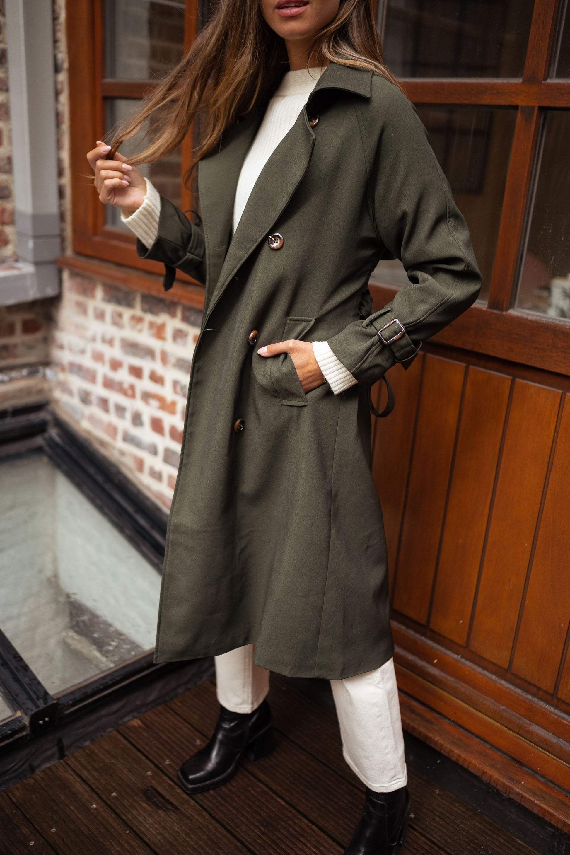SUNA Tidløs Trenchcoat til Kvinder - Let materiale med klassisk snit