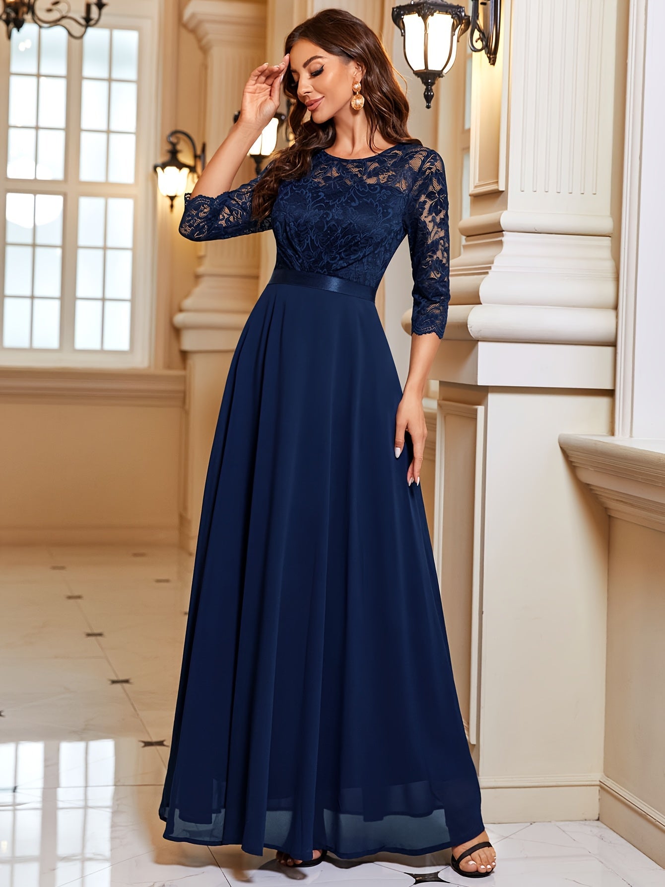SUNA Elegant Maxi Kjole med Blonder og Chiffon til Damer