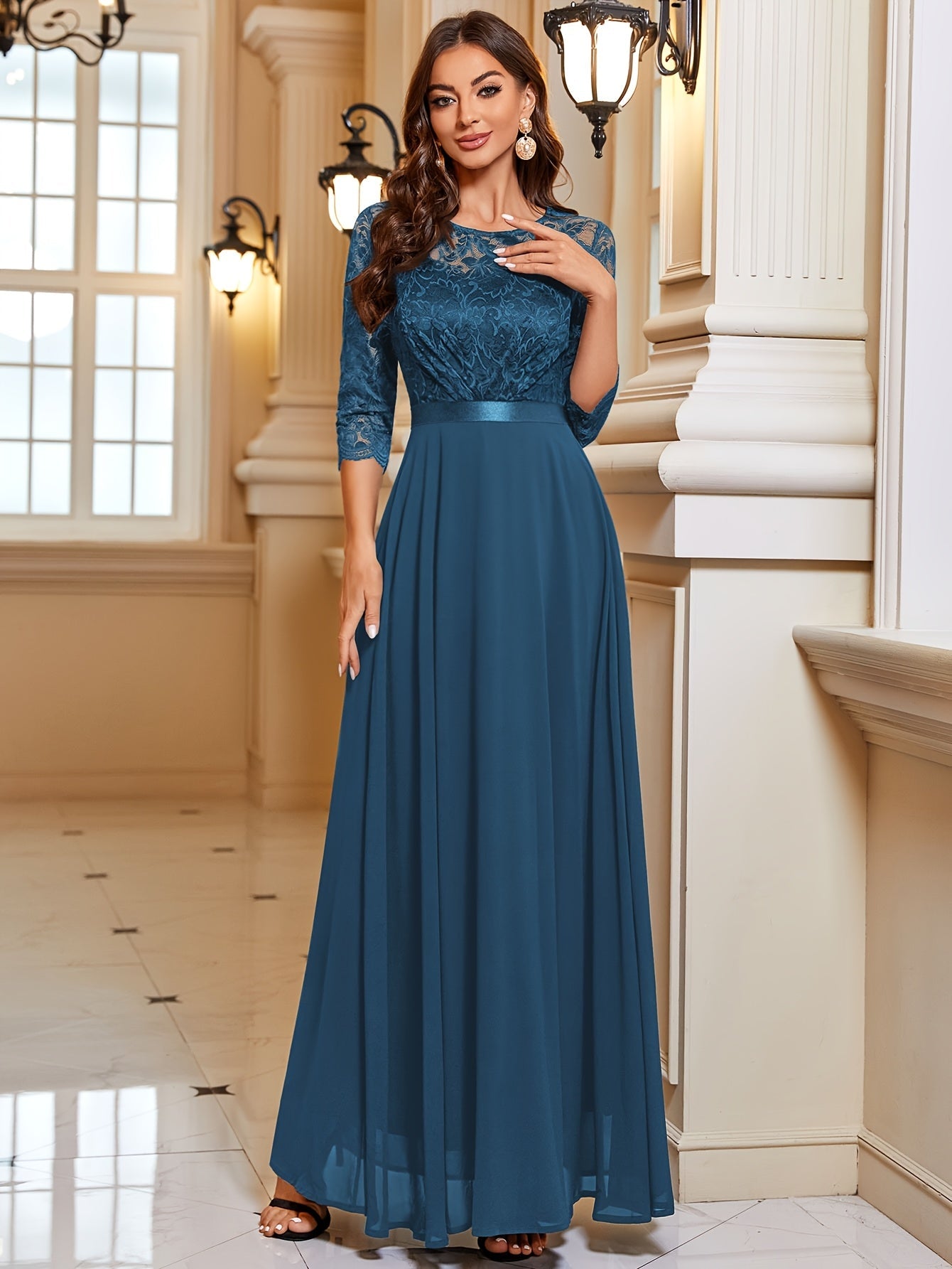 SUNA Elegant Maxi Kjole med Blonder og Chiffon til Damer