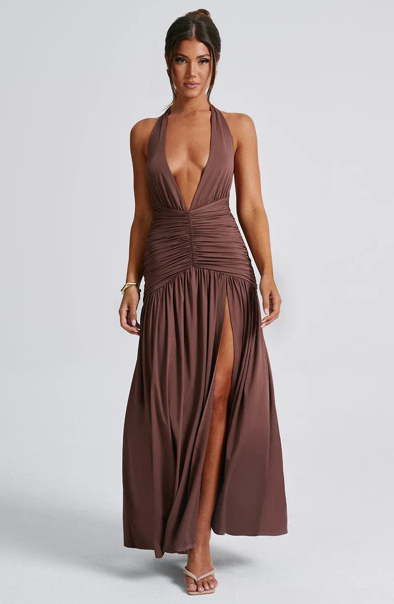 SUNA Elysia Maxi Kjole i Dyb V-Halterneck med Split Brun