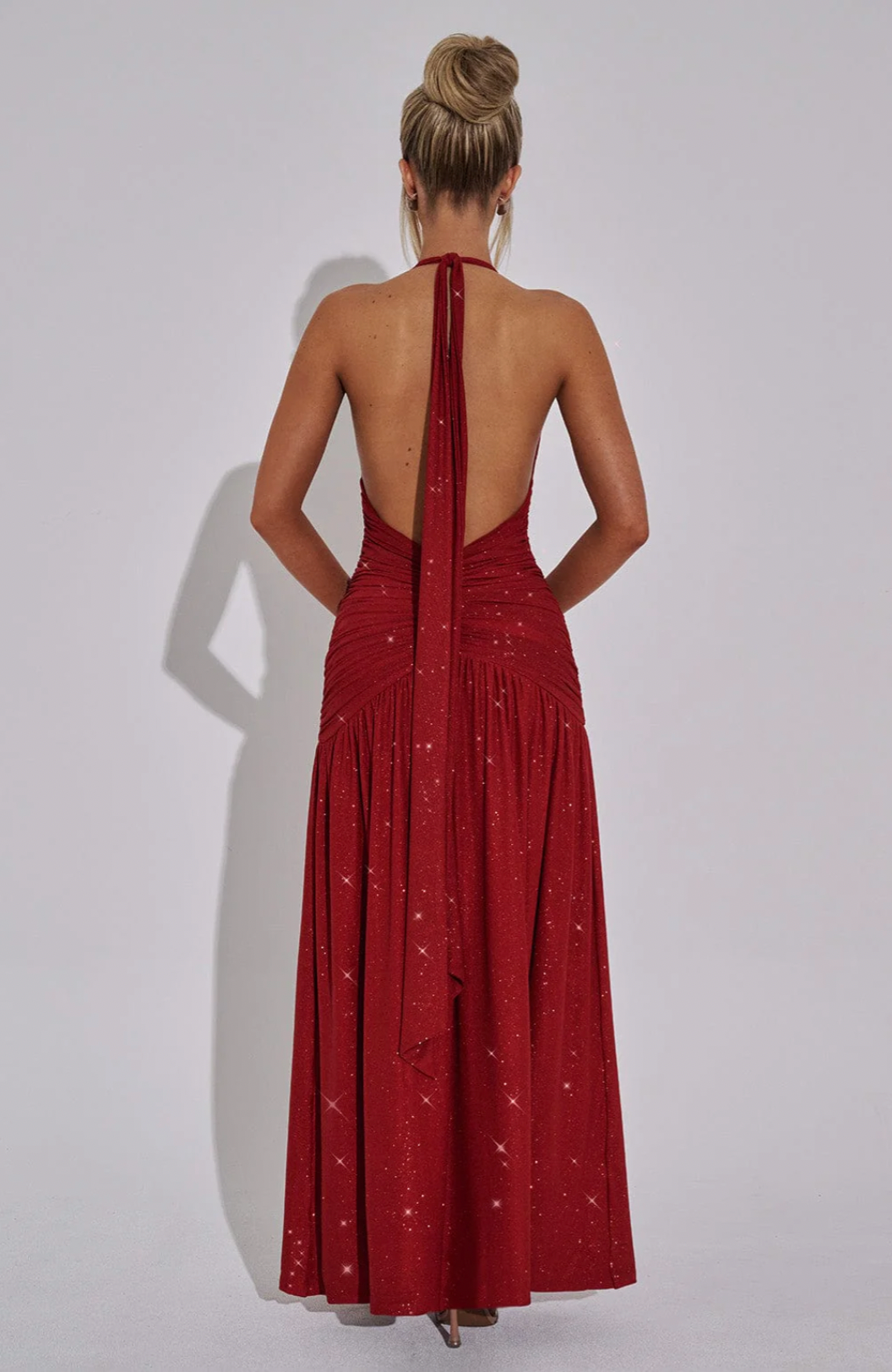 SUNA Elysia Maxi Kjole i Dyb V-Halterneck med Split
