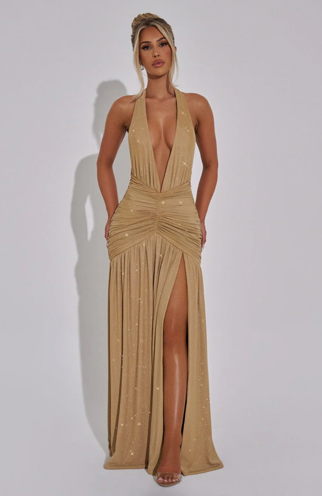 SUNA Elysia Maxi Kjole i Dyb V-Halterneck med Split