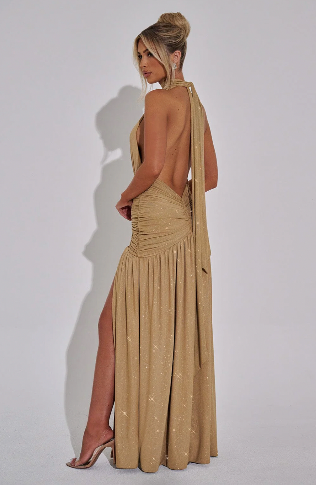 SUNA Elysia Maxi Kjole i Dyb V-Halterneck med Split