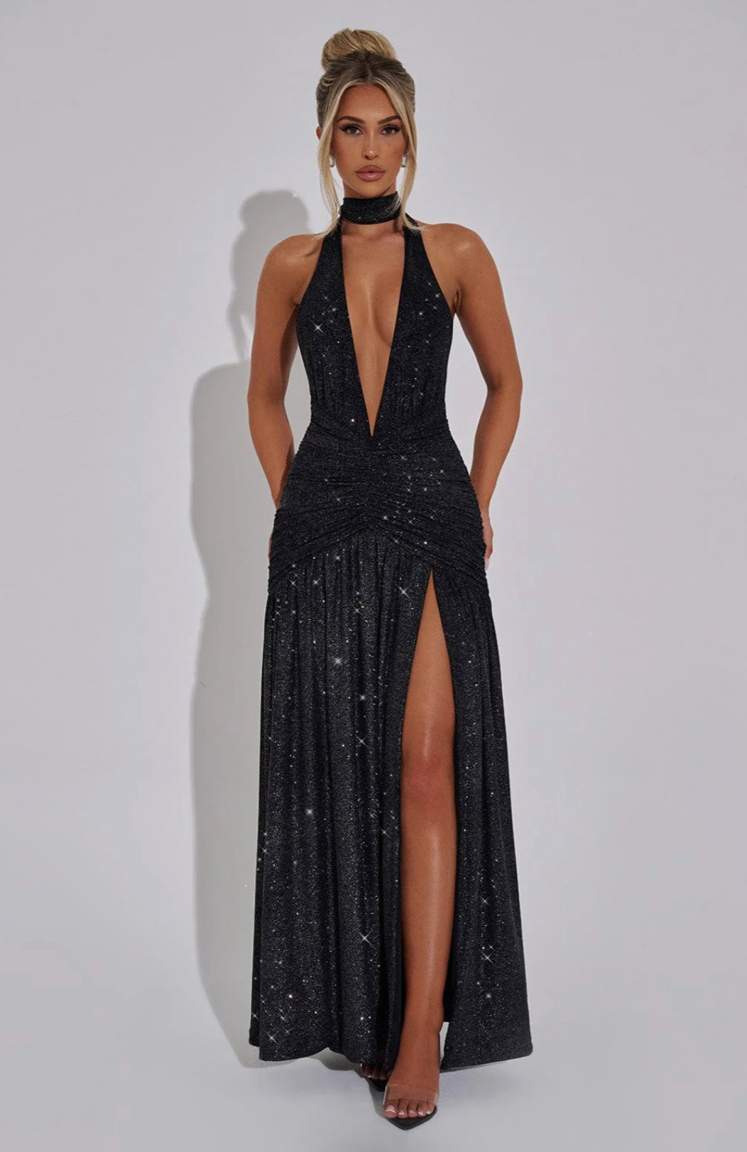 SUNA Elysia Maxi Kjole i Dyb V-Halterneck med Split