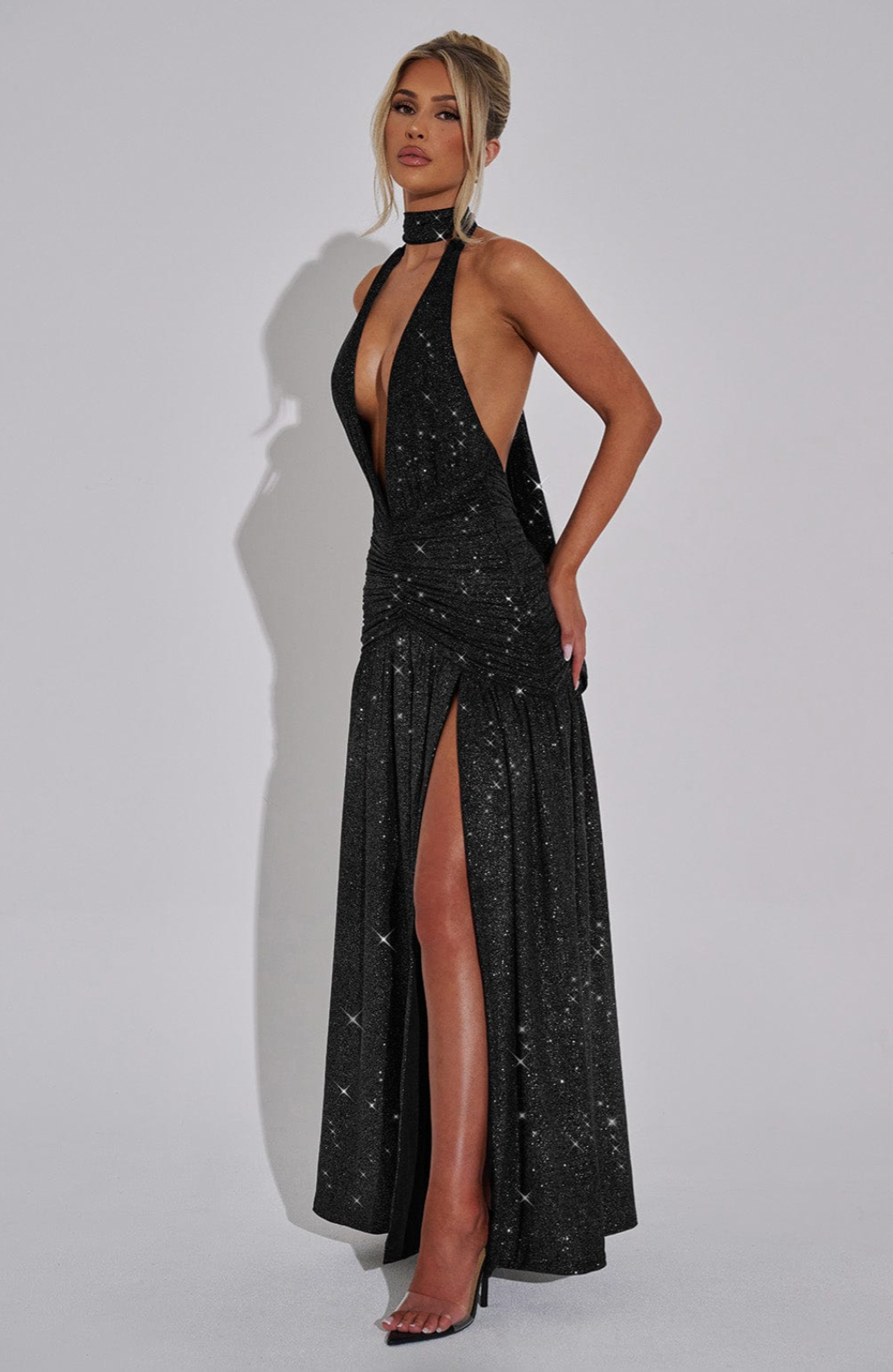 SUNA Elysia Maxi Kjole i Dyb V-Halterneck med Split