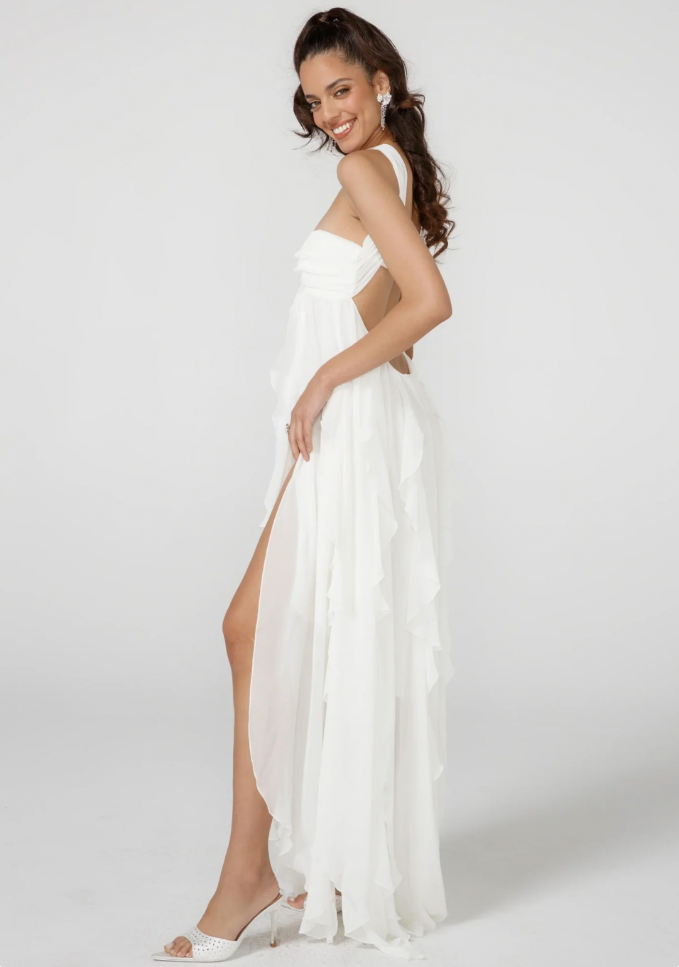 SUNA Ethereal Maxi Kjole Med Halterneck Og Rygfri Design