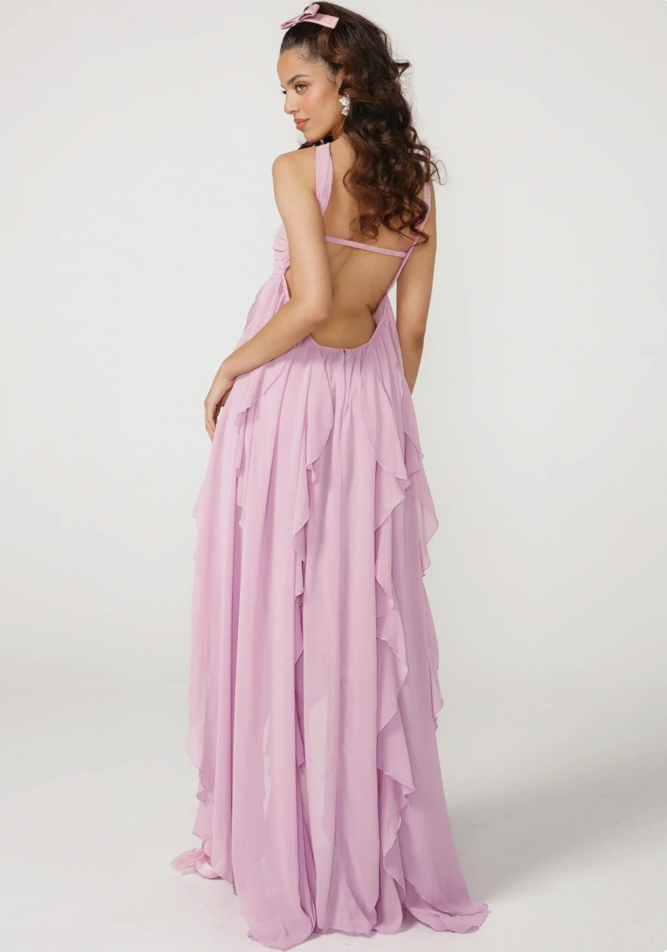 SUNA Ethereal Maxi Kjole Med Halterneck Og Rygfri Design
