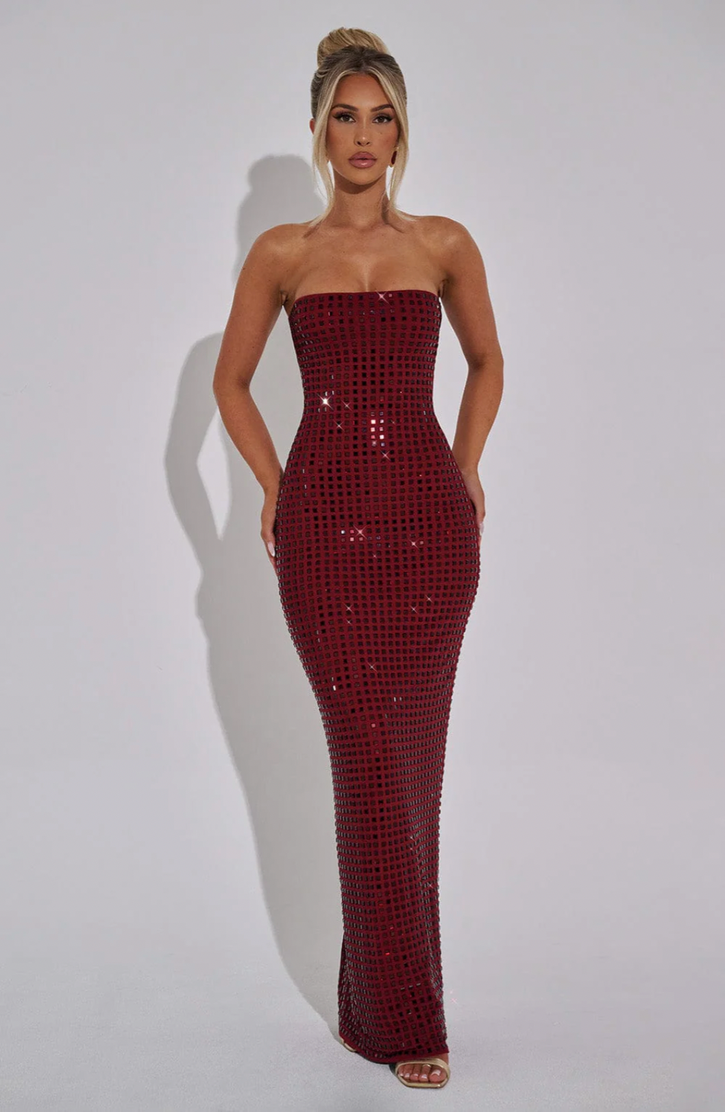 SUNA Gleam Maxi Kjole til Festligheder med Elegance og Stil