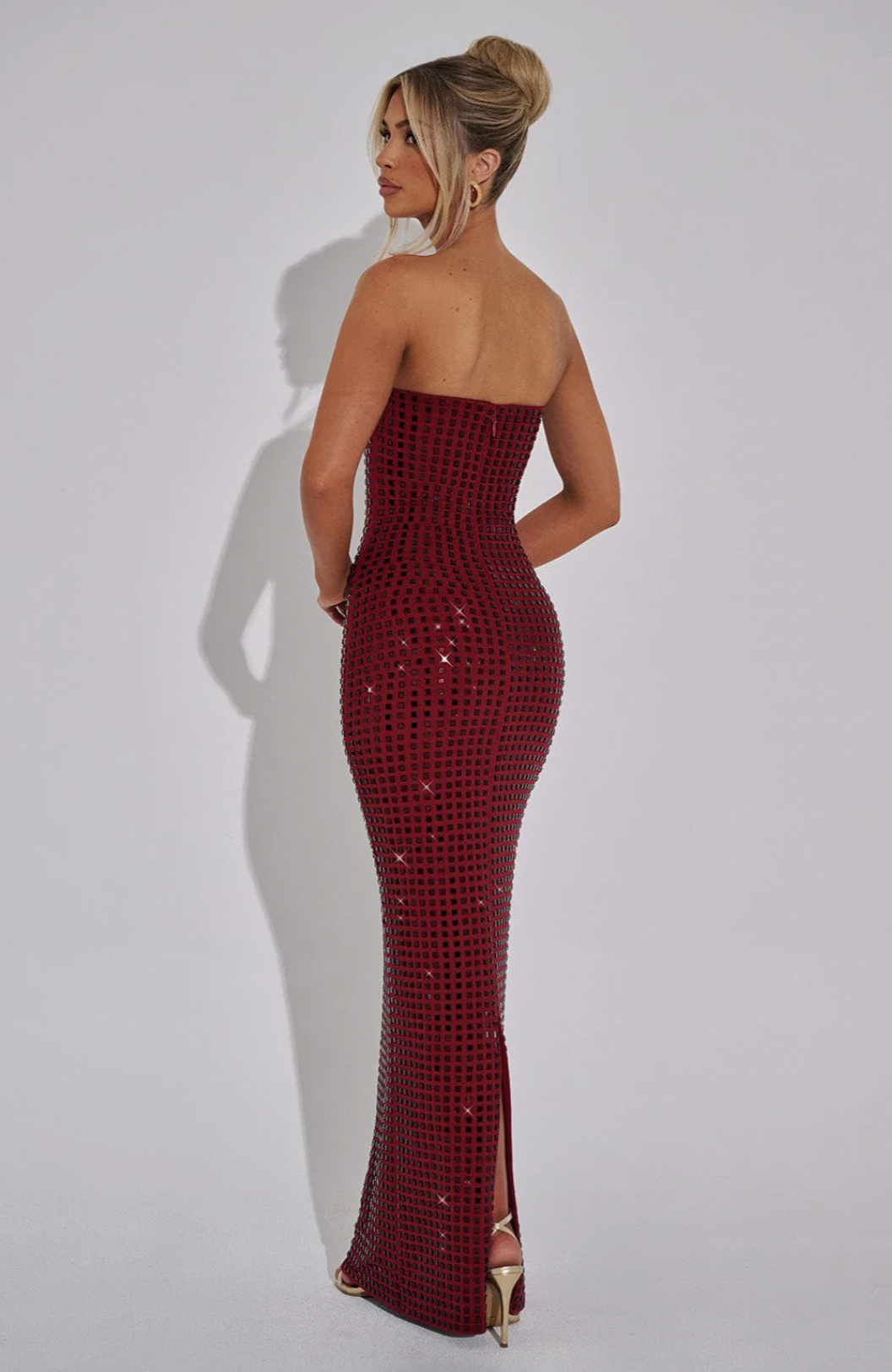 SUNA Gleam Maxi Kjole til Festligheder med Elegance og Stil