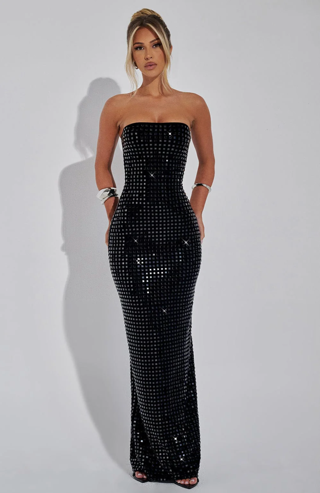 SUNA Gleam Maxi Kjole til Festligheder med Elegance og Stil