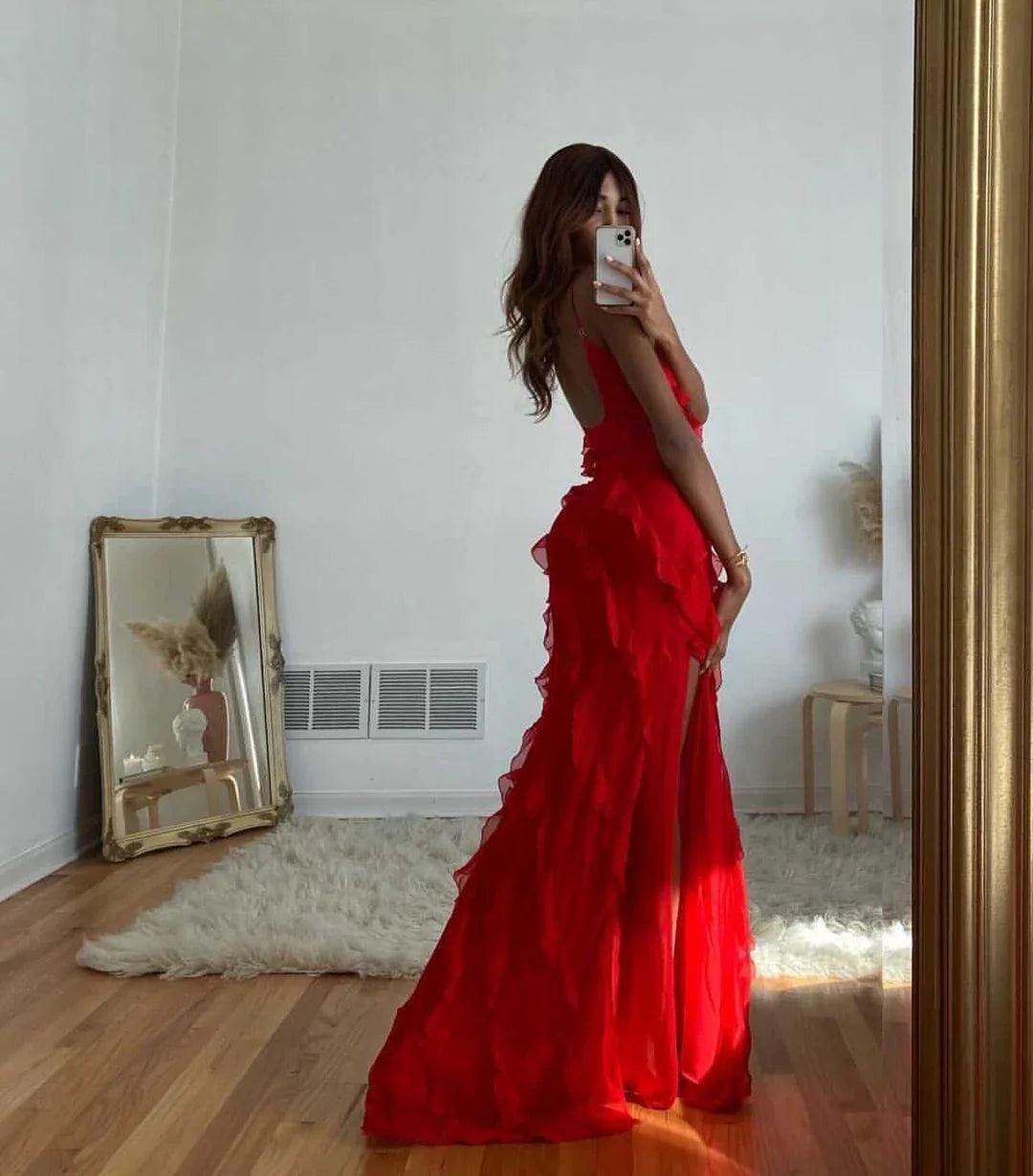 SUNA Margaux Maxi Kjole med Off-Shoulder Design og Rygløs Stil