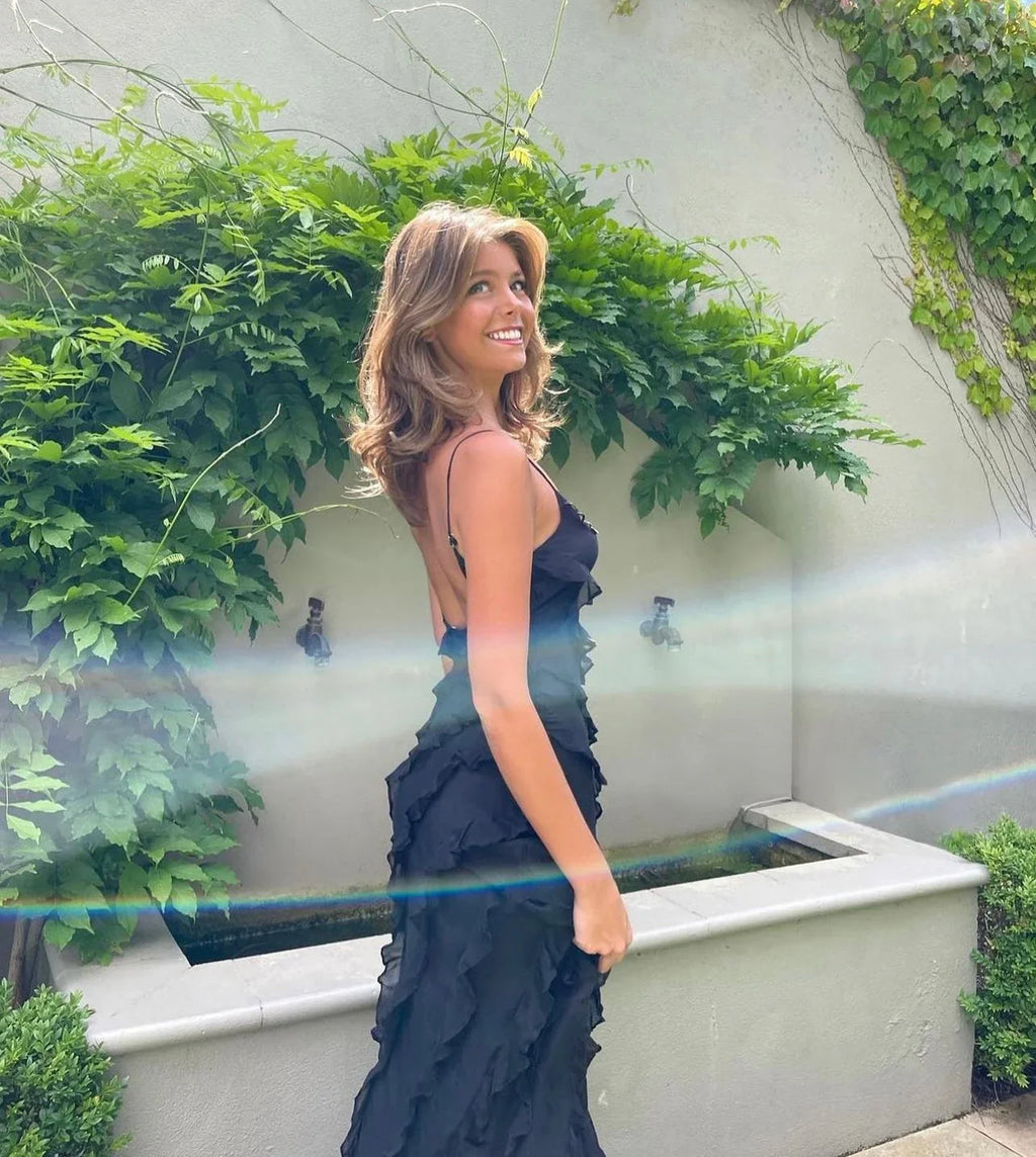 SUNA Margaux Maxi Kjole med Off-Shoulder Design og Rygløs Stil