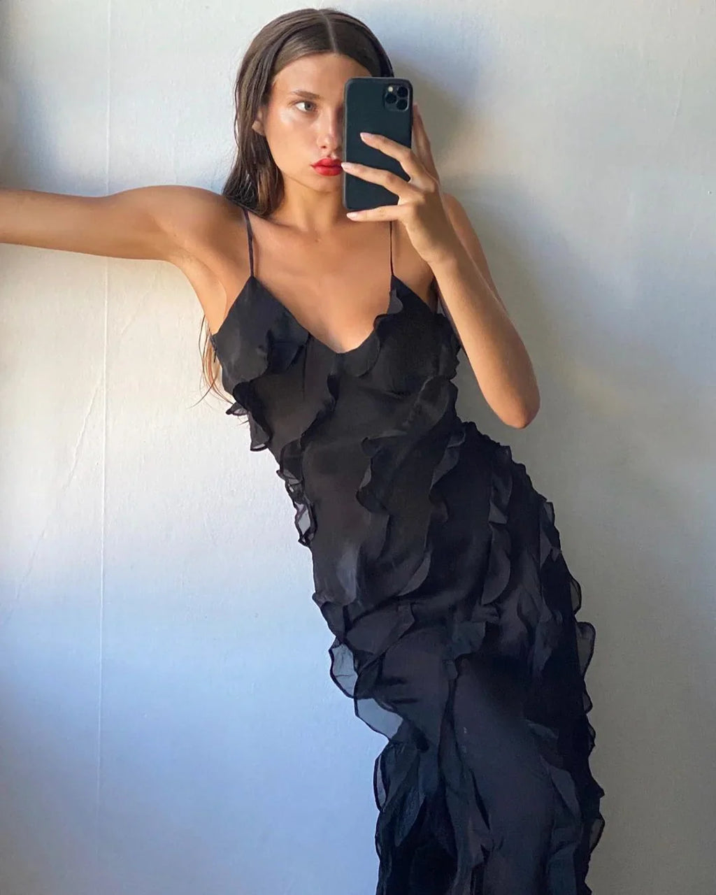SUNA Margaux Maxi Kjole med Off-Shoulder Design og Rygløs Stil