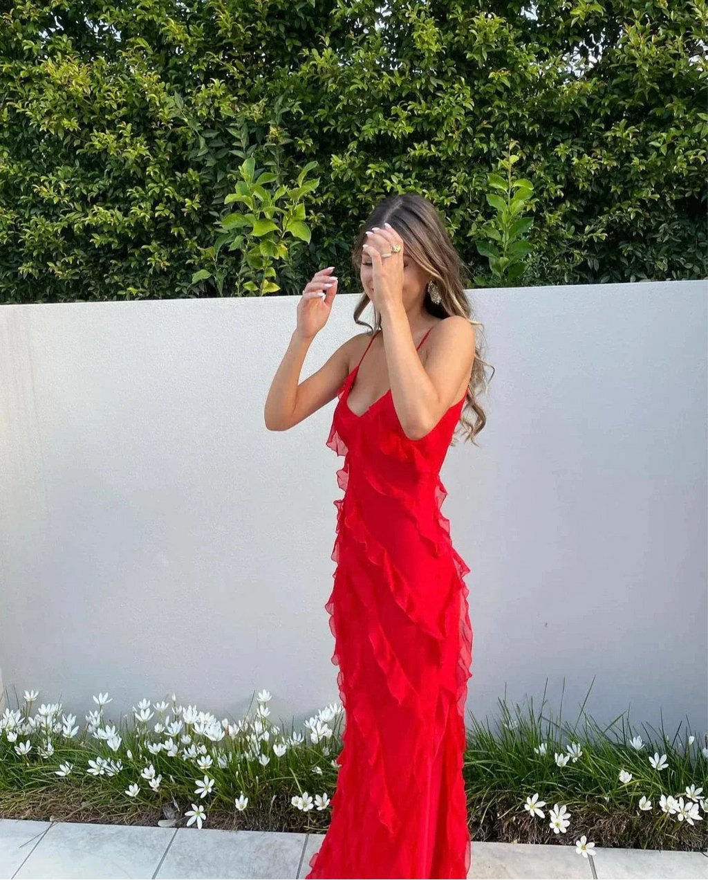 SUNA Margaux Maxi Kjole med Off-Shoulder Design og Rygløs Stil