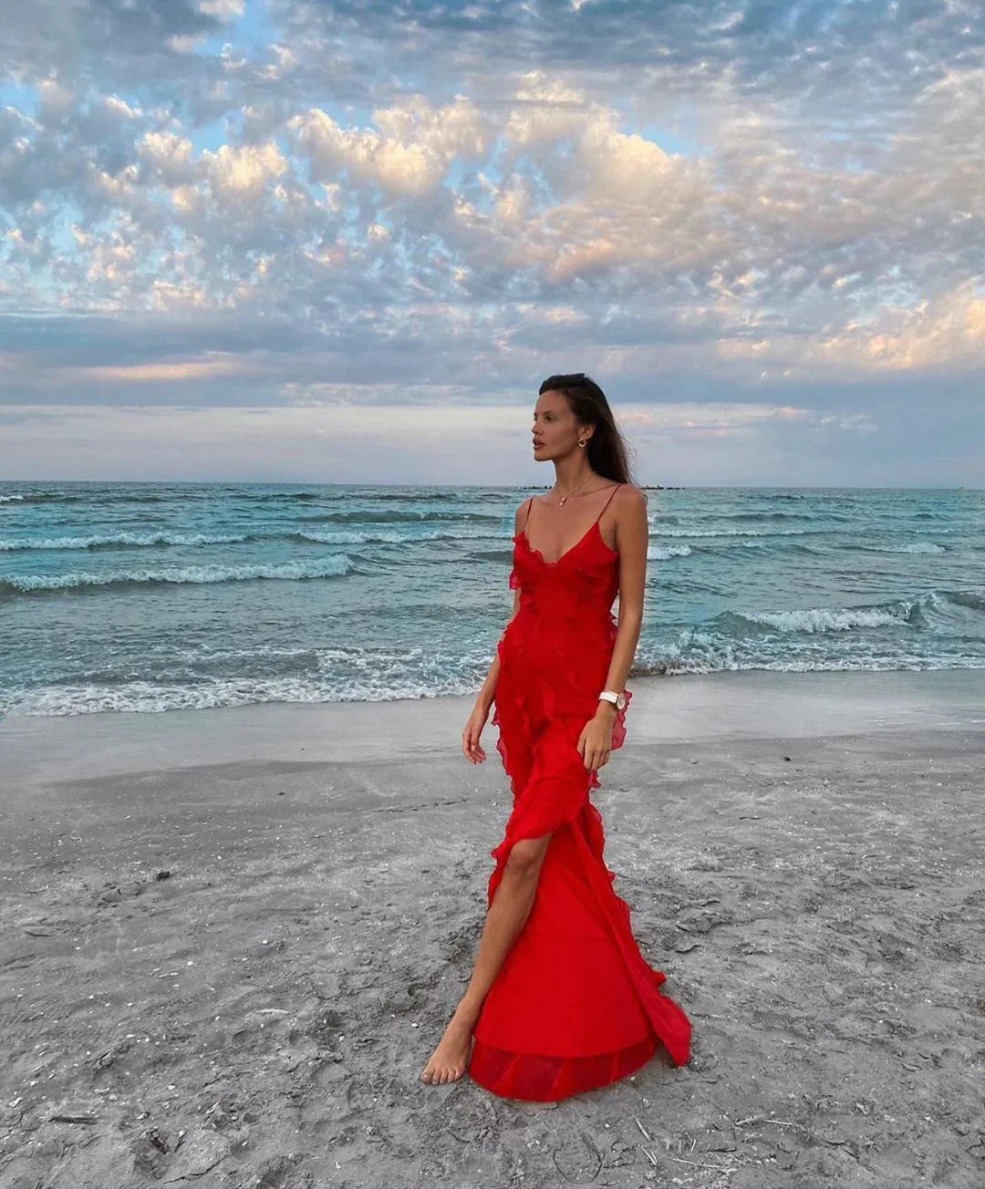 SUNA Margaux Maxi Kjole med Off-Shoulder Design og Rygløs Stil