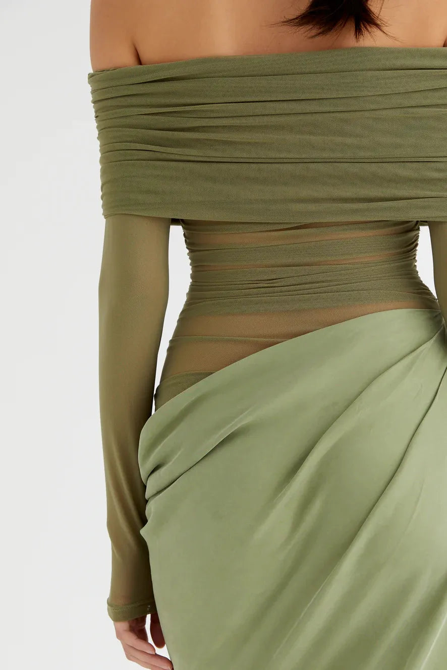 SUNA Verity Mesh Maxi Kjole Med Off-Shoulder Design Og Elegance