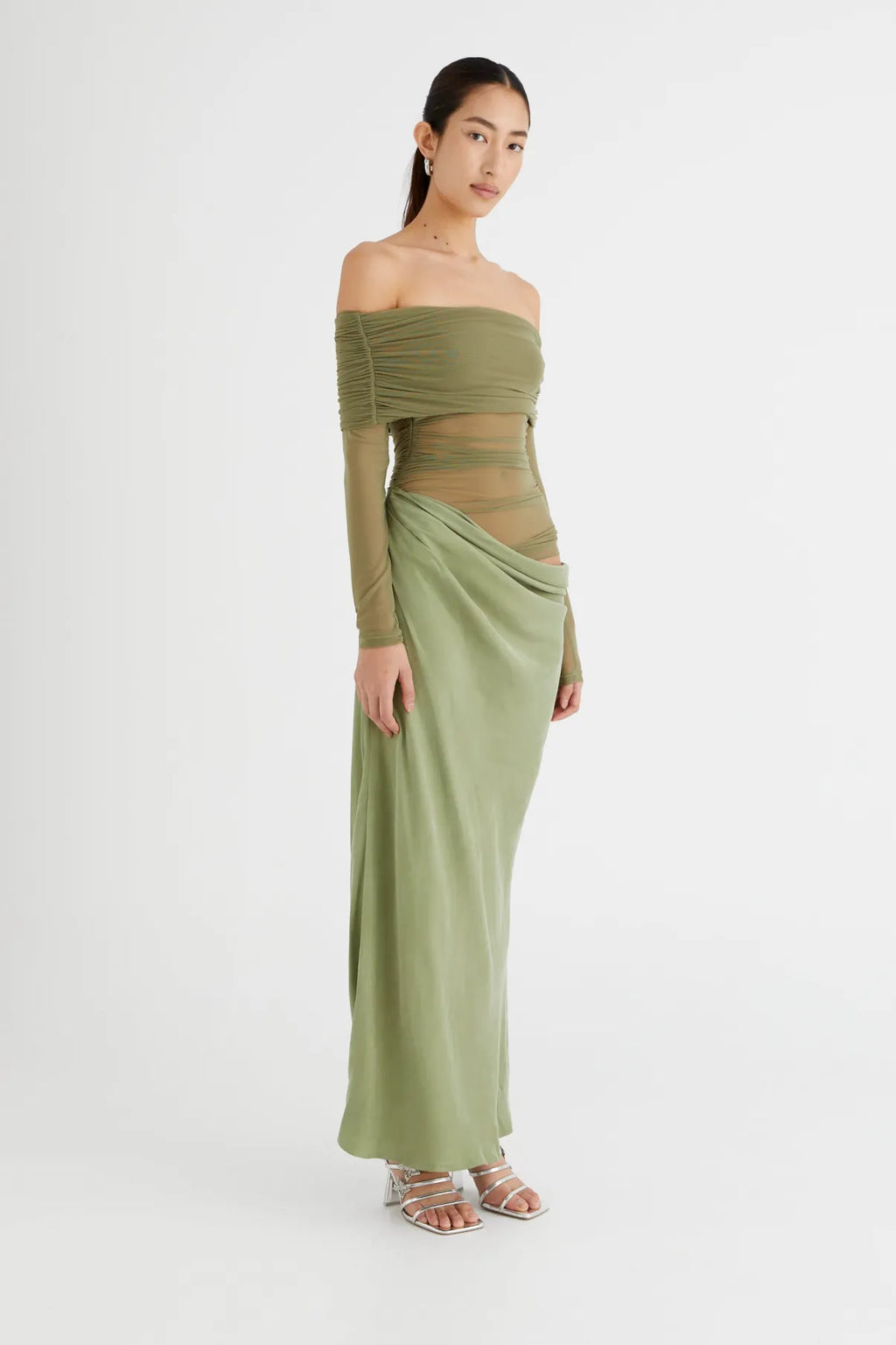SUNA Verity Mesh Maxi Kjole Med Off-Shoulder Design Og Elegance