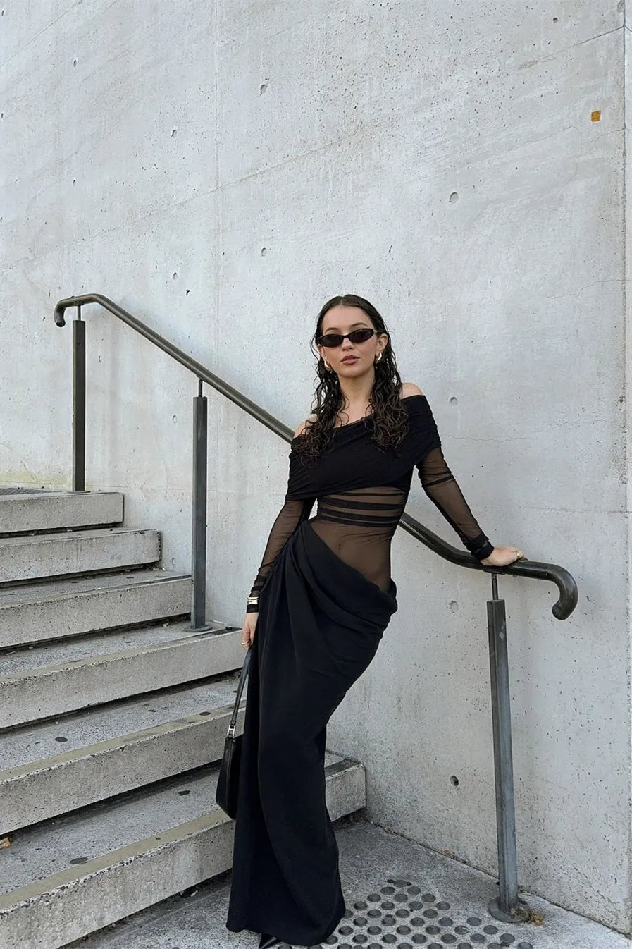 SUNA Verity Mesh Maxi Kjole Med Off-Shoulder Design Og Elegance