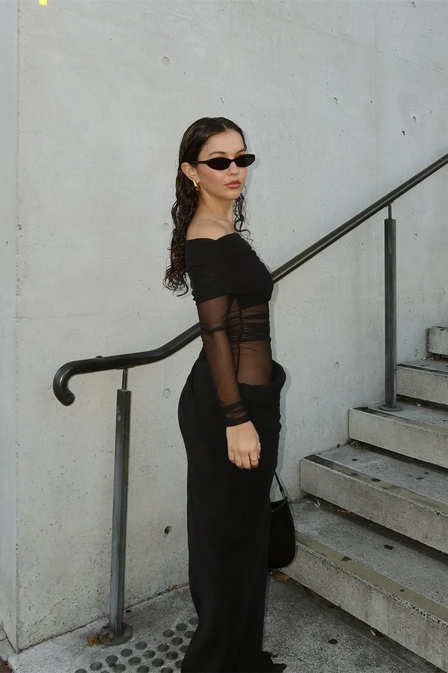 SUNA Verity Mesh Maxi Kjole Med Off-Shoulder Design Og Elegance