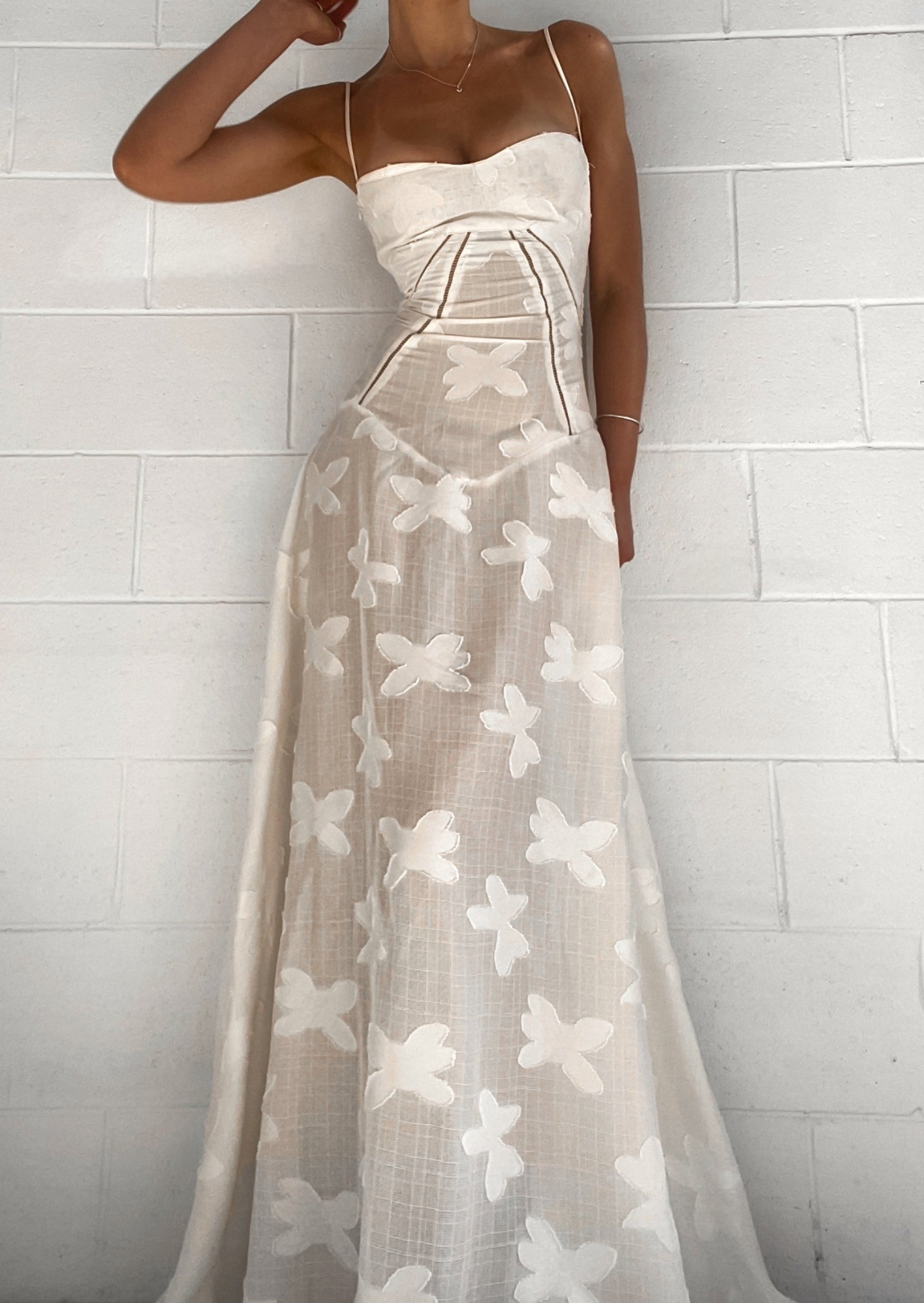 SUNA Addison Maxi Kjole i Vintage Creme med Blomster Mønster