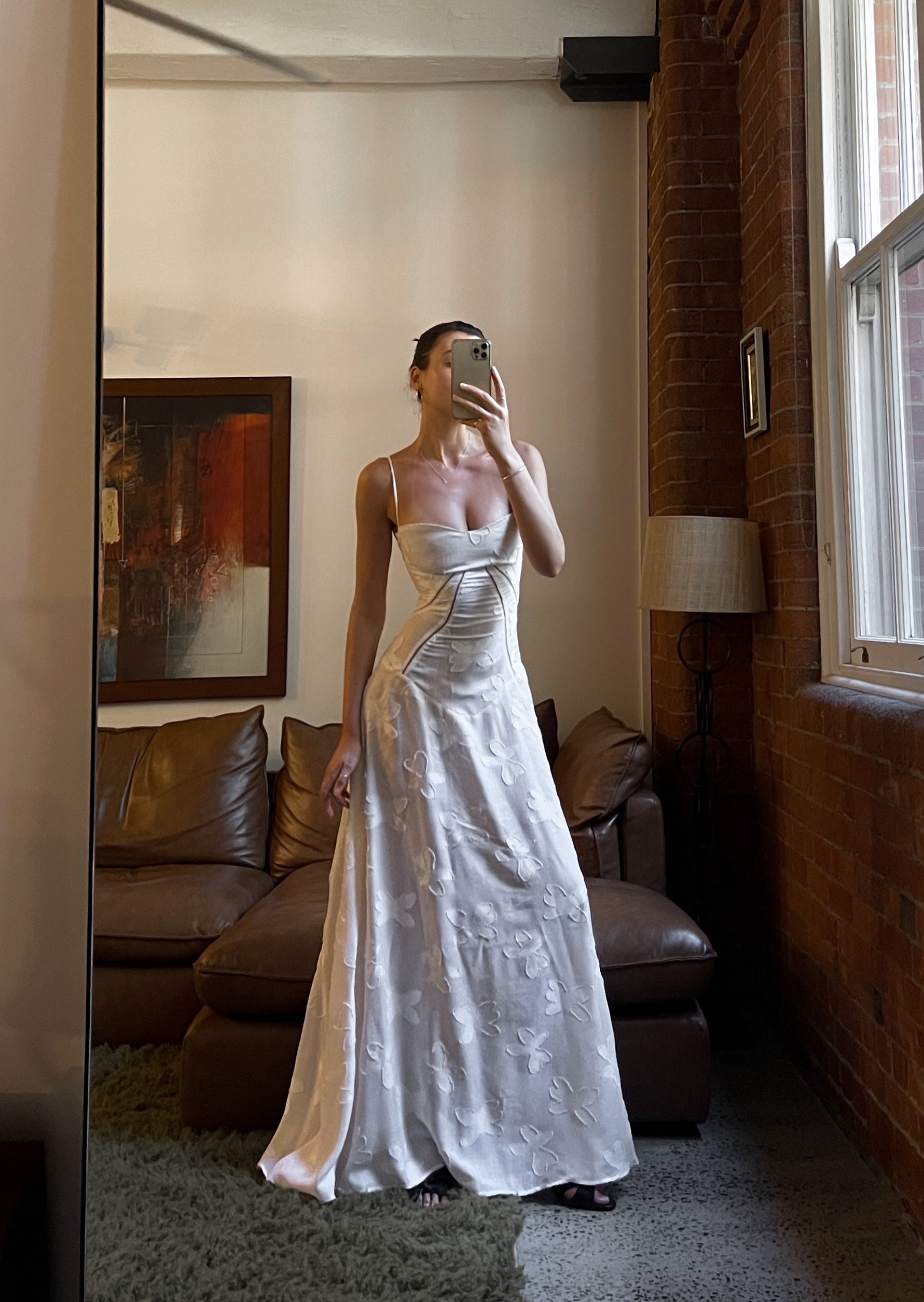 SUNA Addison Maxi Kjole i Vintage Creme med Blomster Mønster
