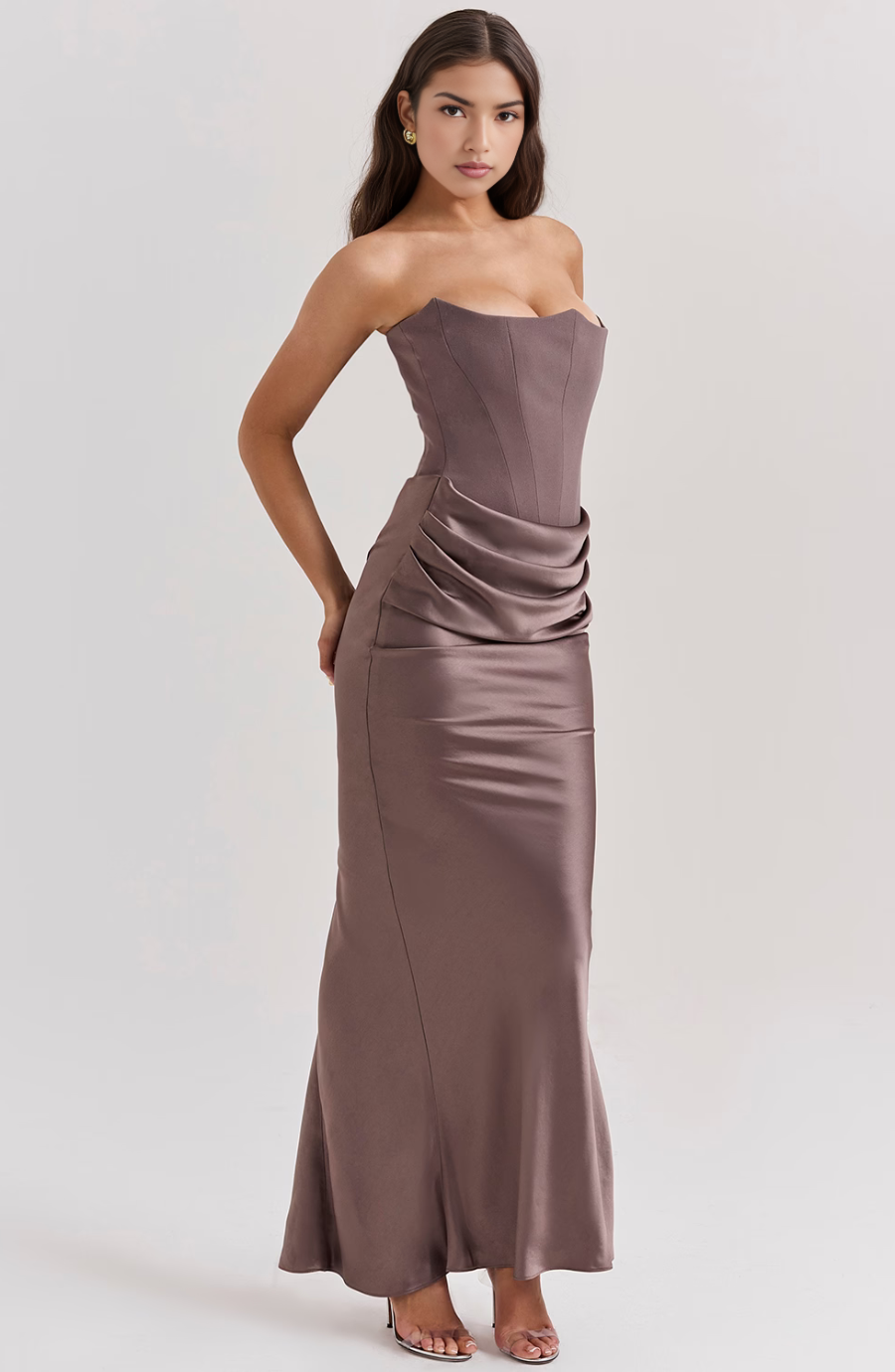 SUNA Mia Maxi Dress i Baby Pink og Brun til Enhver Anledning