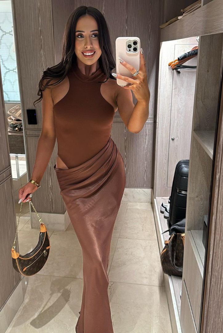 SUNA Rebecca Maxi Dress Med Asymmetrisk Silhuet I Sort
