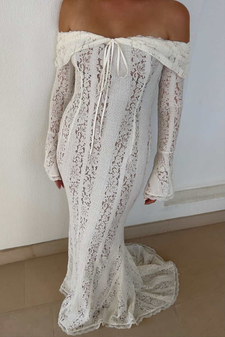 SUNA Sarai Lace Maxi Dress Med Blomsterkant Og Flæser