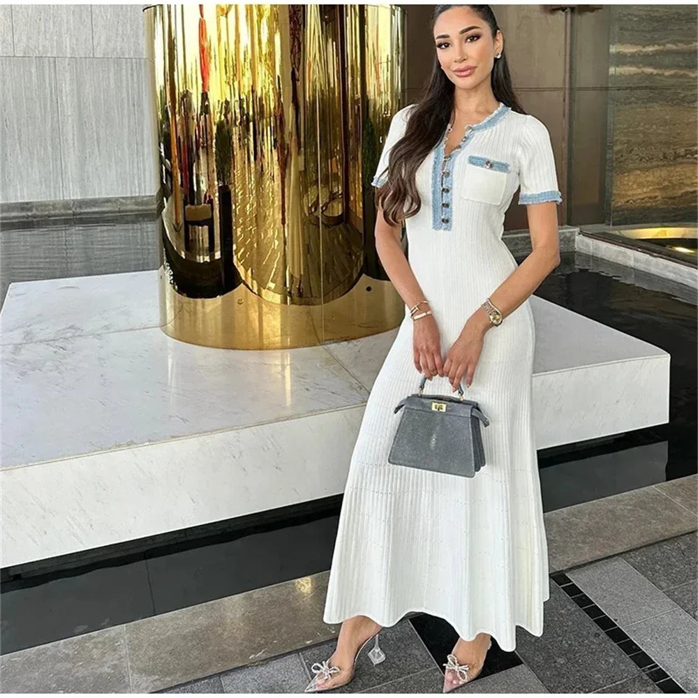 SUNA Kvinders Maxi Kjole Strik Med O-Hals Og Metal Knapper – Elegant Og Komfortabel – Maxi Kjole, O-Hals, Metal Knapper