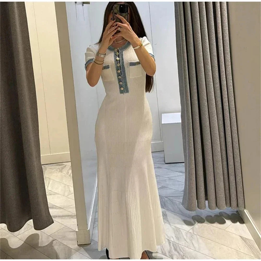 SUNA Kvinders Maxi Kjole Strik Med O-Hals Og Metal Knapper – Elegant Og Komfortabel – Maxi Kjole, O-Hals, Metal Knapper