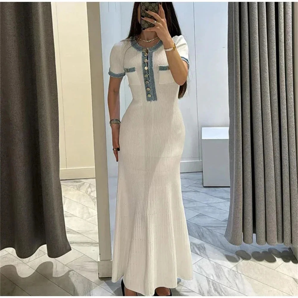SUNA Kvinders Maxi Kjole Strik Med O-Hals Og Metal Knapper – Elegant Og Komfortabel – Maxi Kjole, O-Hals, Metal Knapper