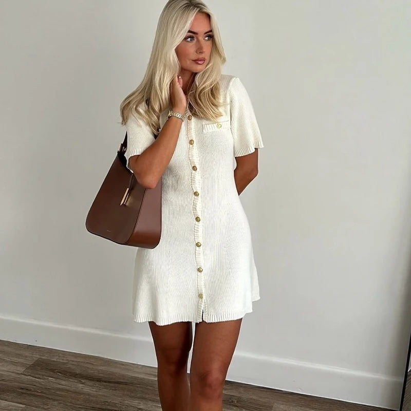 SUNA Kvinders Mini Kjole Strik med Metal Knapper – Elegant Design til Fest og Hverdag - Mini Kjole, Strikket, Mode, Komfort